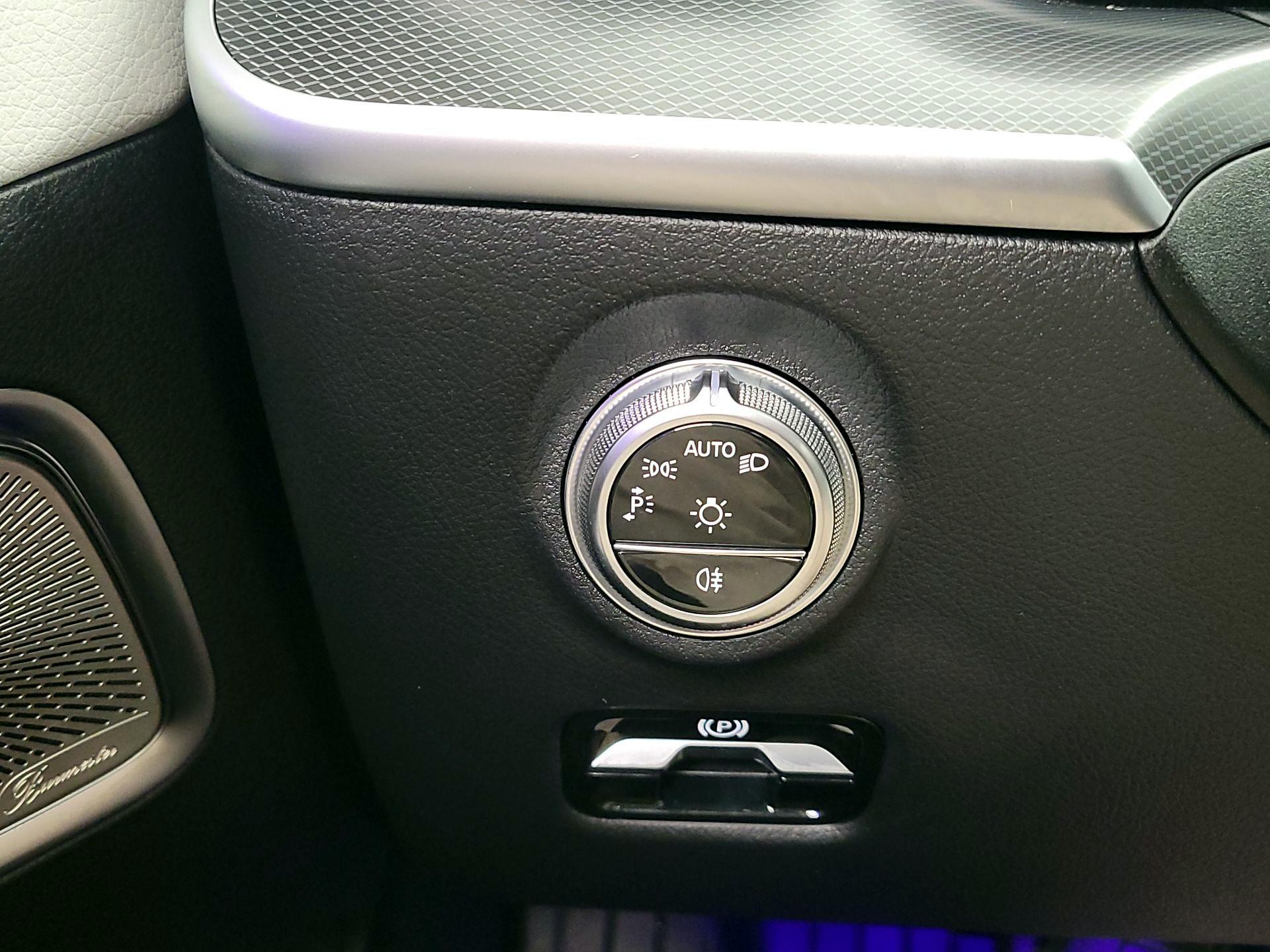 Thumbnail: 2024 Mercedes-Benz C-Class - 13