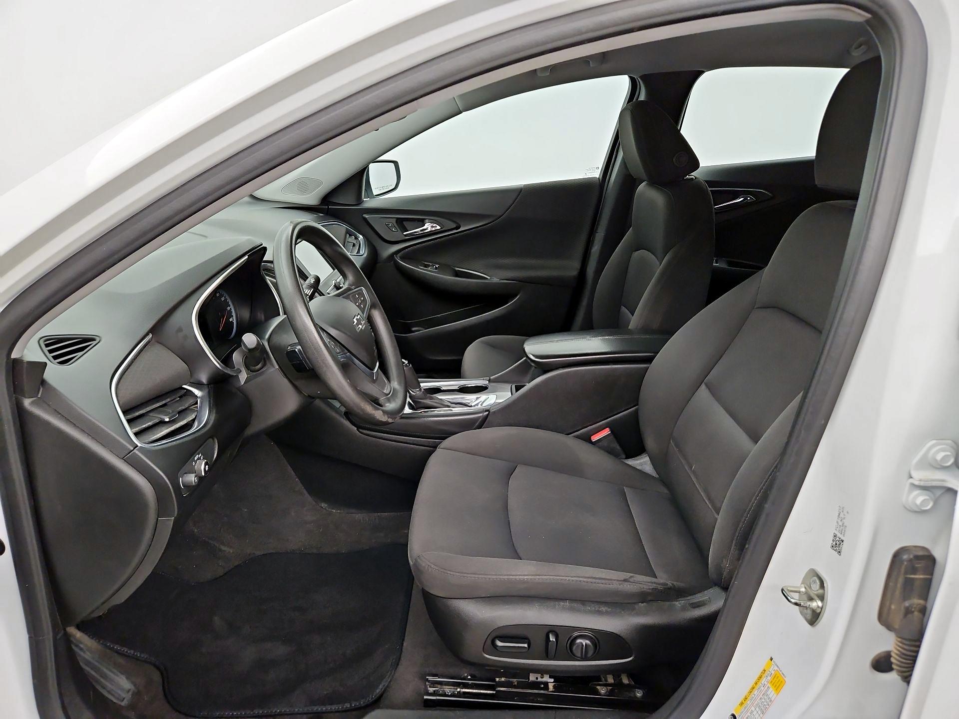 Thumbnail: 2018 Chevrolet Malibu - 11