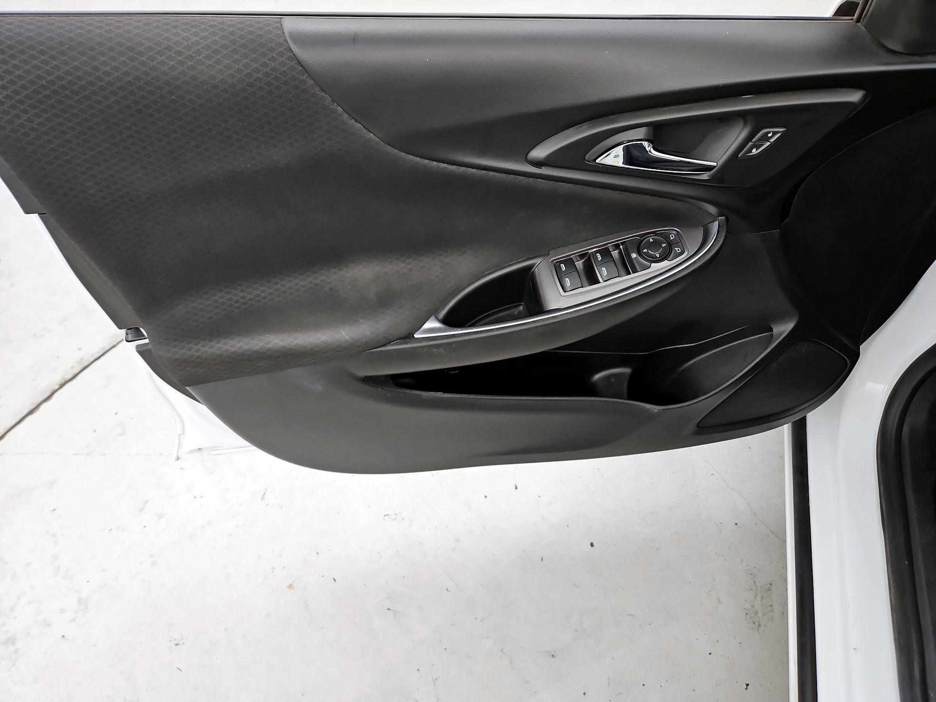 Thumbnail: 2018 Chevrolet Malibu - 12