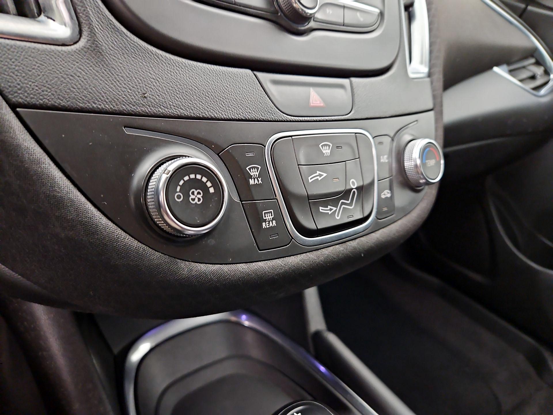 Thumbnail: 2018 Chevrolet Malibu - 16