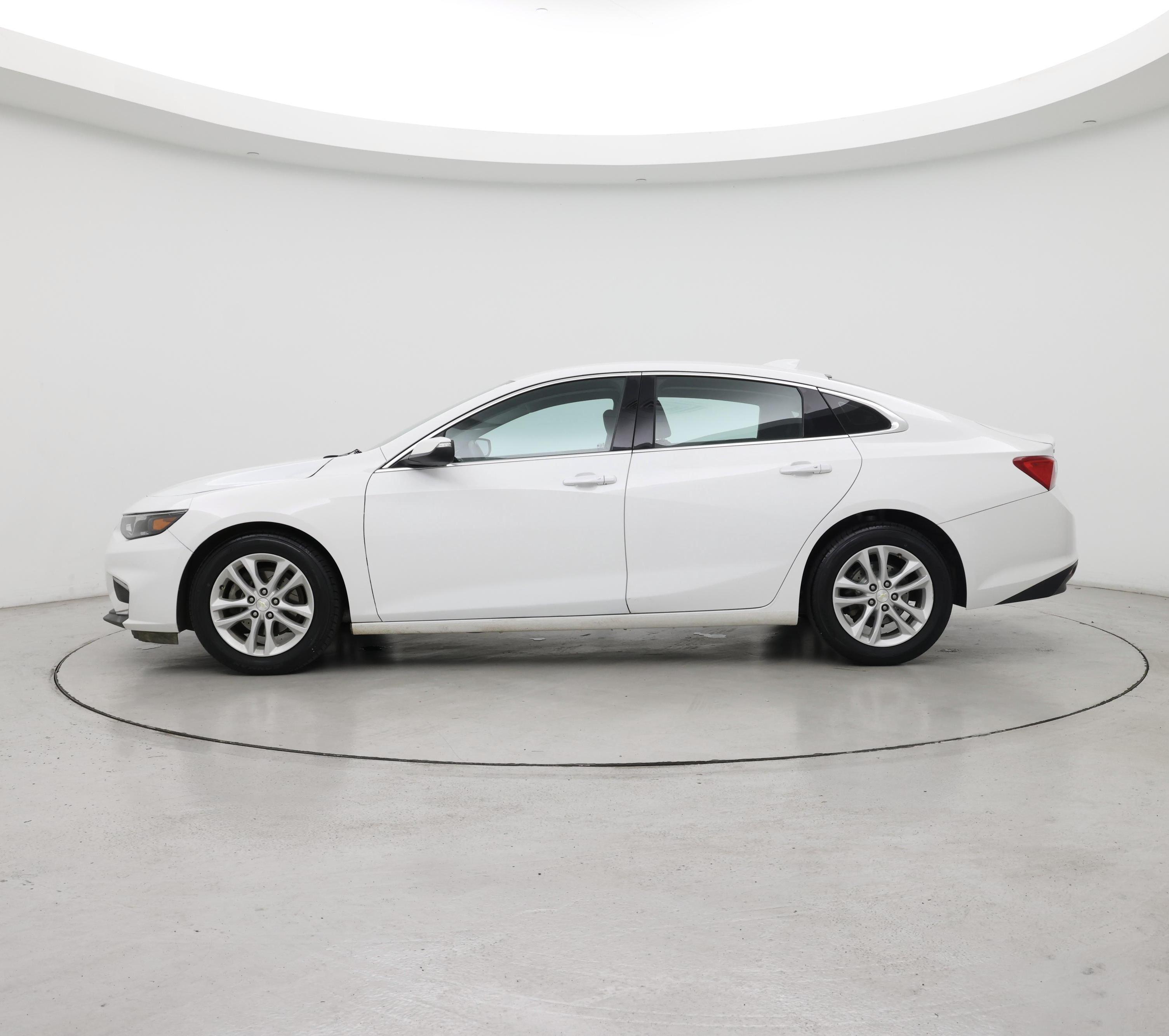 Thumbnail: 2018 Chevrolet Malibu - 3