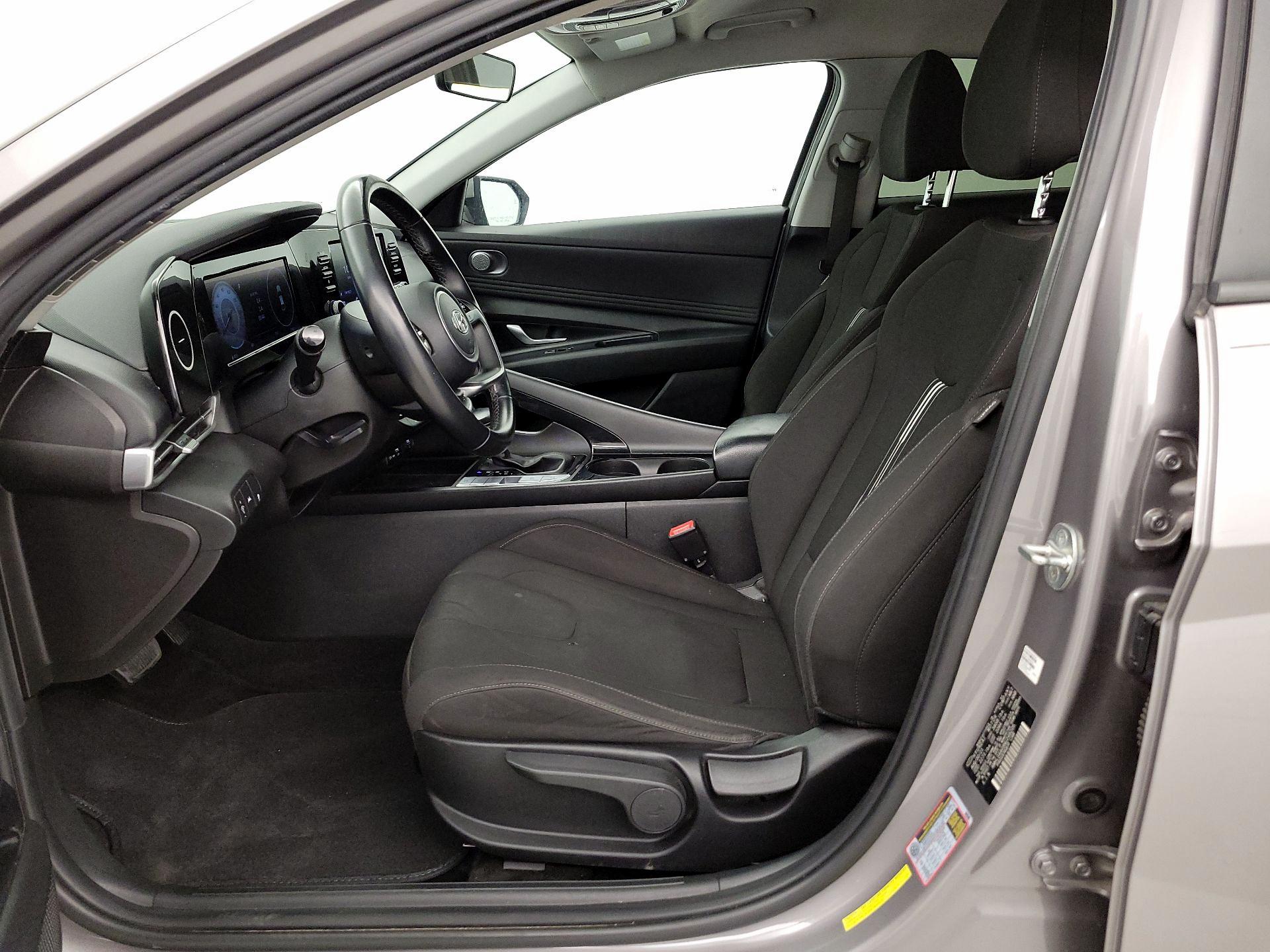 Thumbnail: 2022 Hyundai Elantra - 11