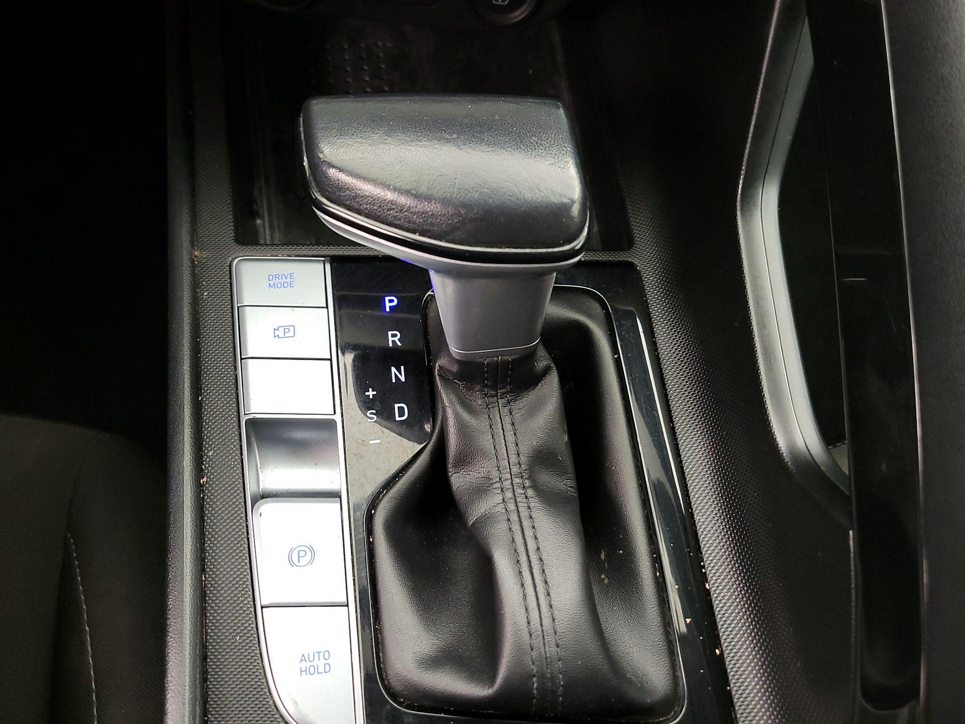 Thumbnail: 2022 Hyundai Elantra - 17