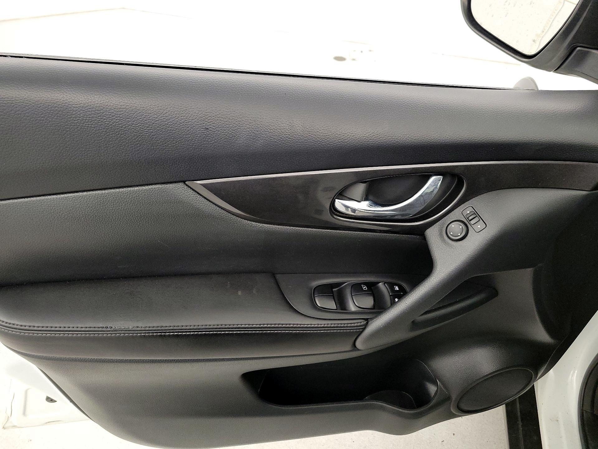 Thumbnail: 2018 Nissan Rogue - 12