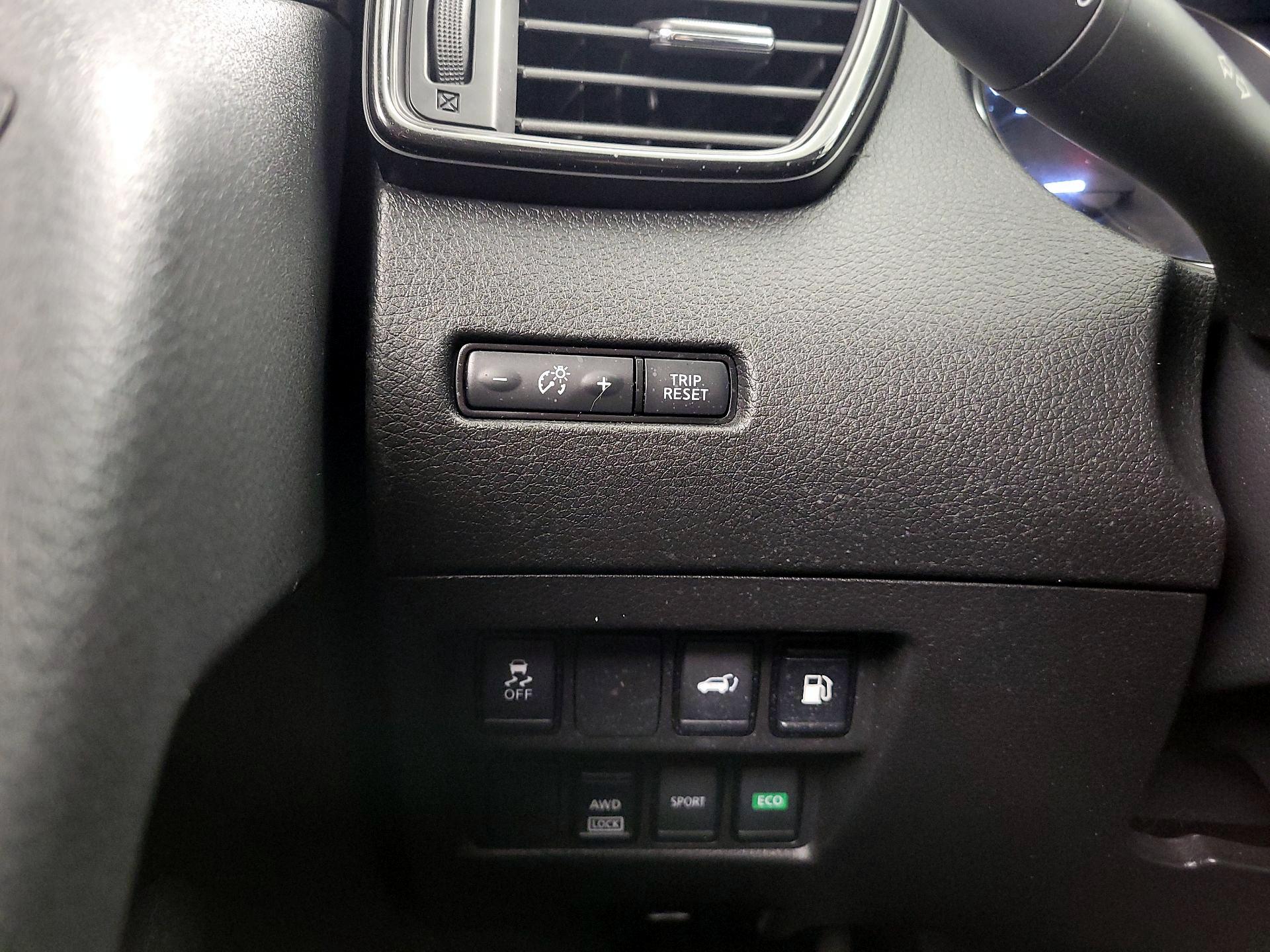 Thumbnail: 2018 Nissan Rogue - 13