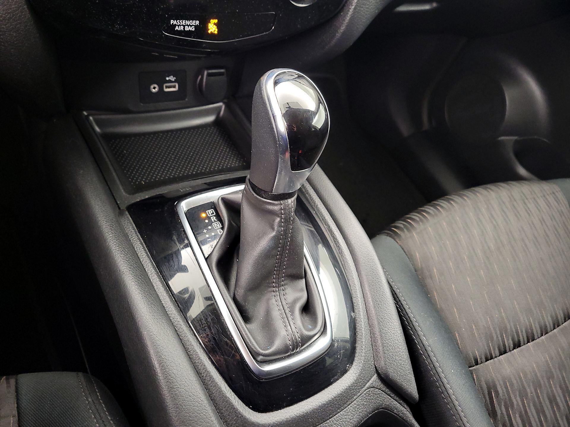 Thumbnail: 2018 Nissan Rogue - 17