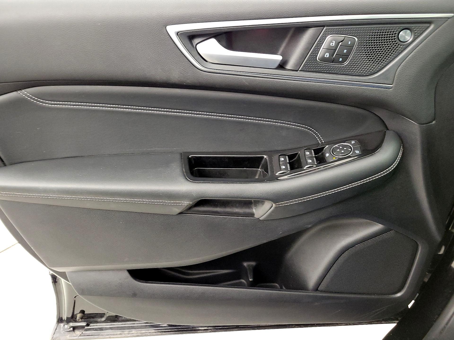 Thumbnail: 2020 Ford Edge - 12