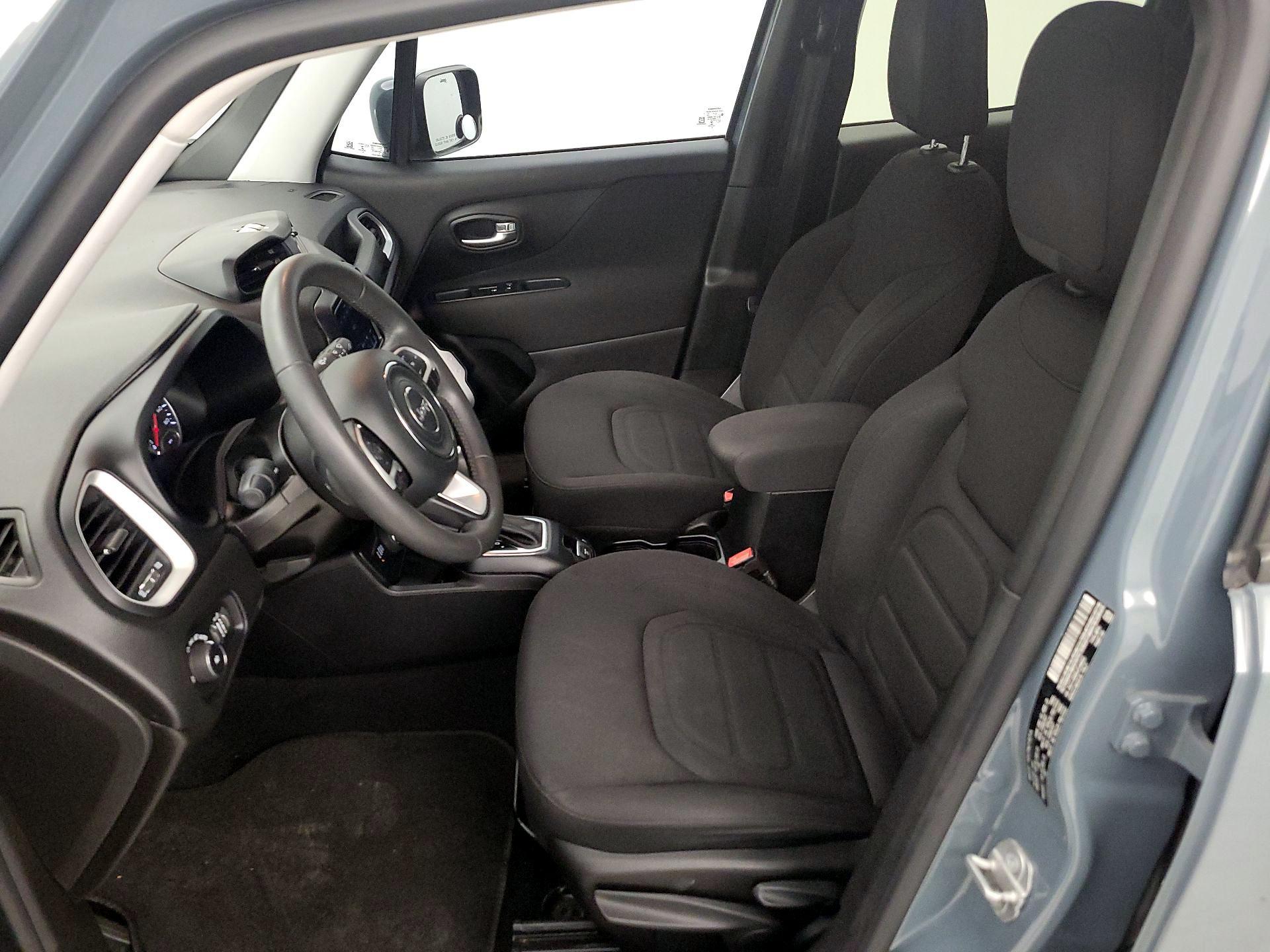 Thumbnail: 2018 Jeep Renegade - 11