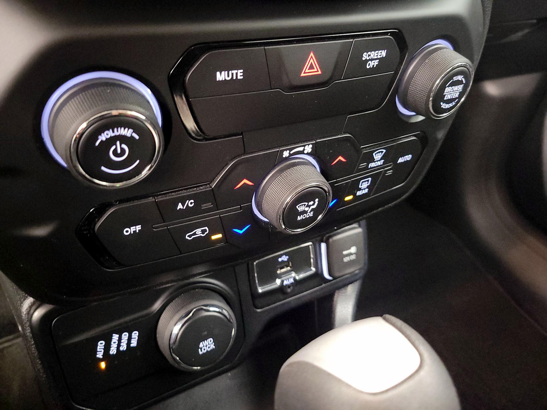 Thumbnail: 2018 Jeep Renegade - 16