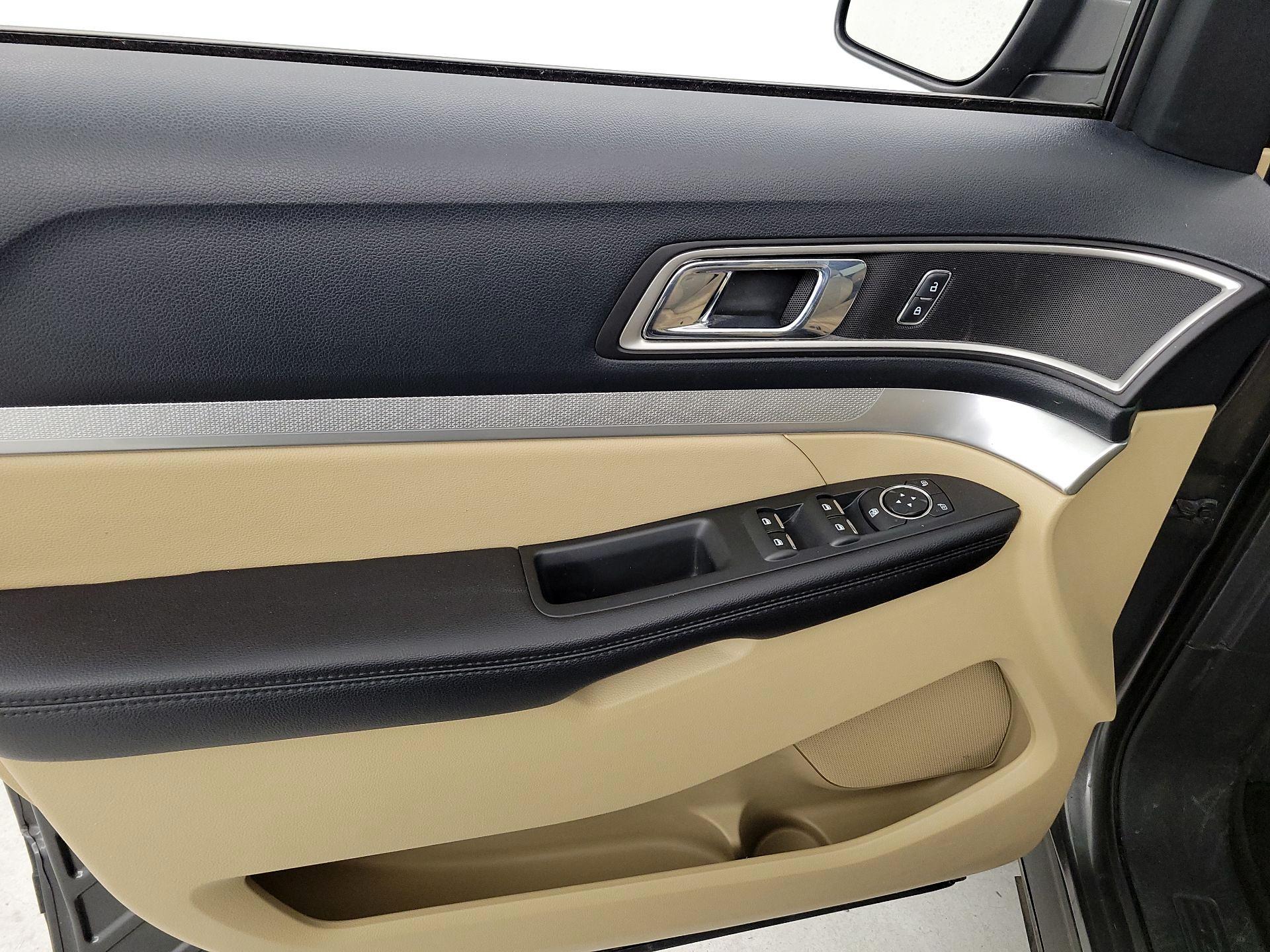 Thumbnail: 2016 Ford Explorer - 12