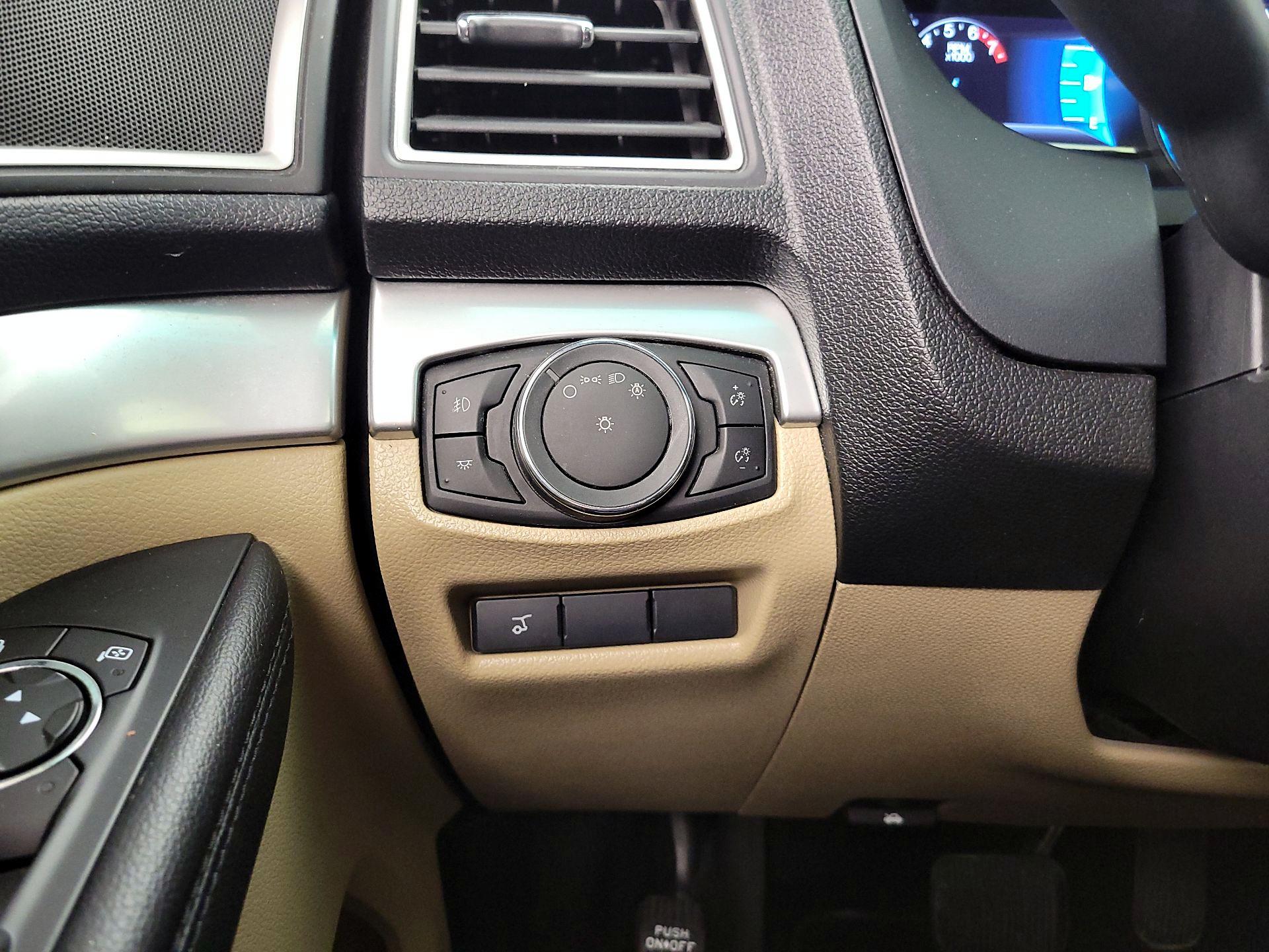 Thumbnail: 2016 Ford Explorer - 13