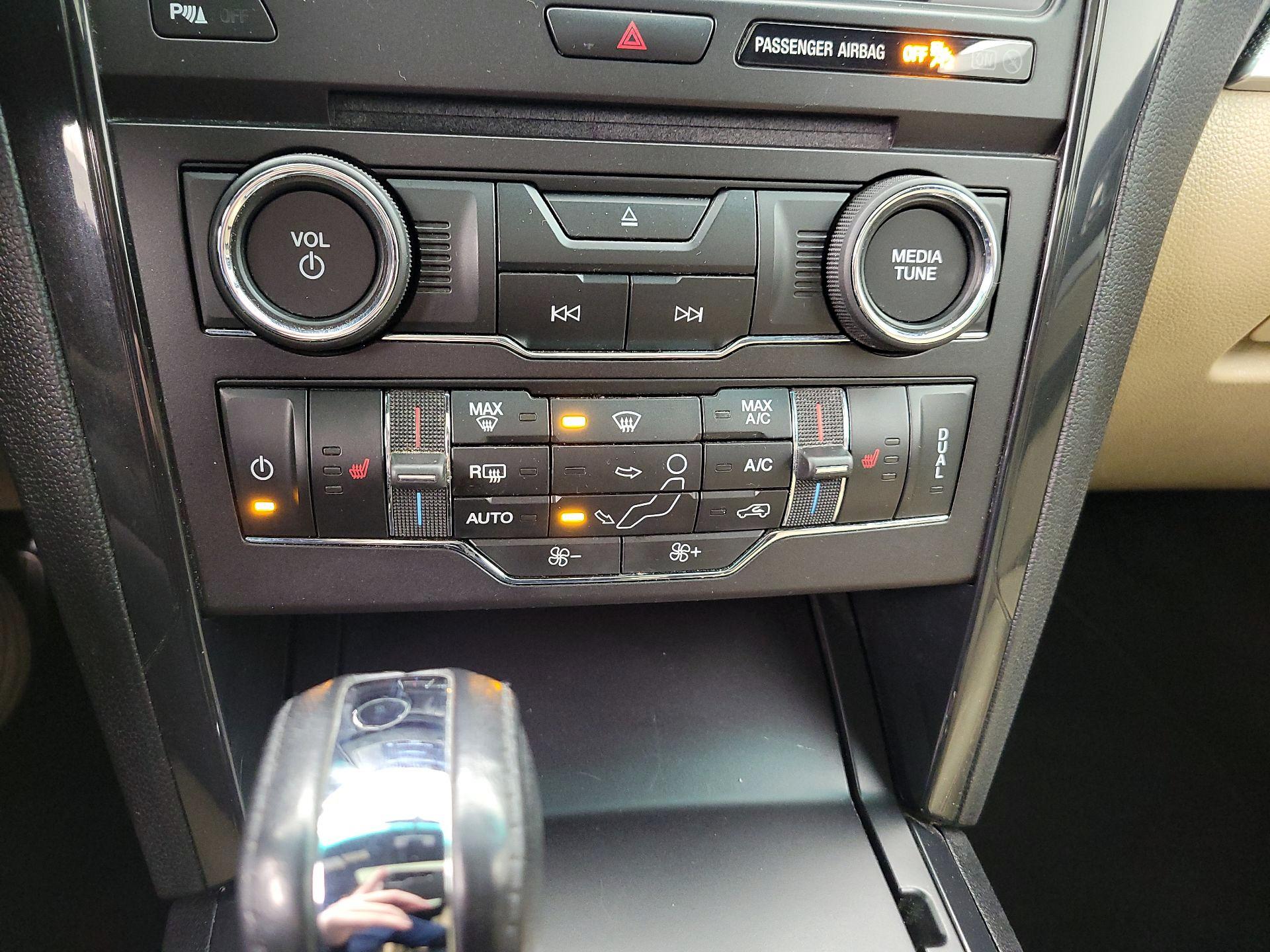 Thumbnail: 2016 Ford Explorer - 17