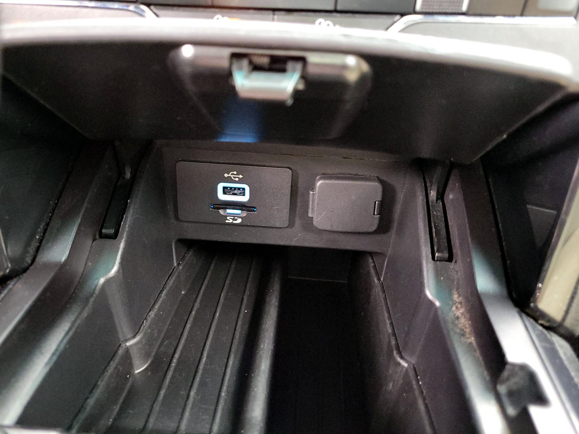 Thumbnail: 2016 Ford Explorer - 19