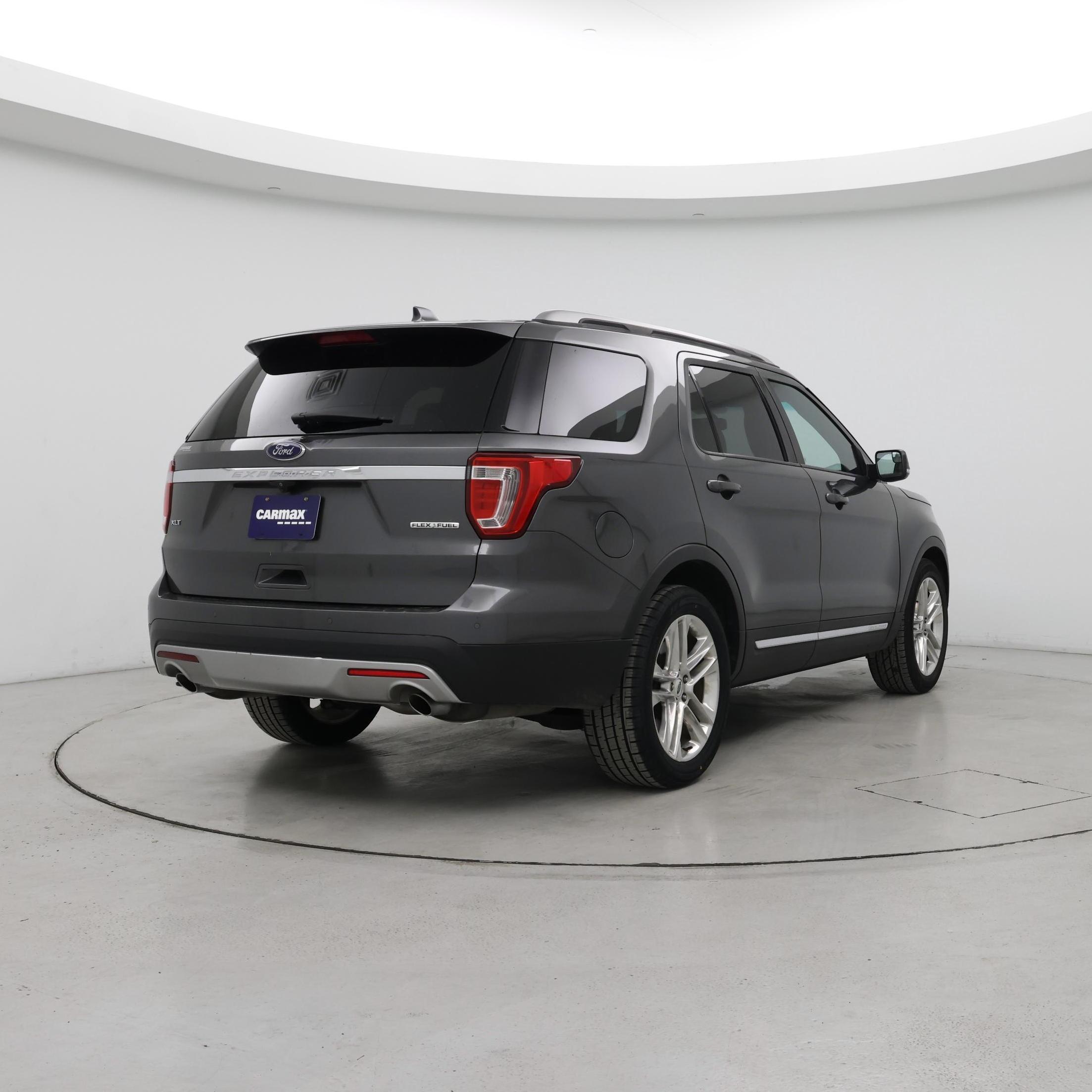 Thumbnail: 2016 Ford Explorer - 8