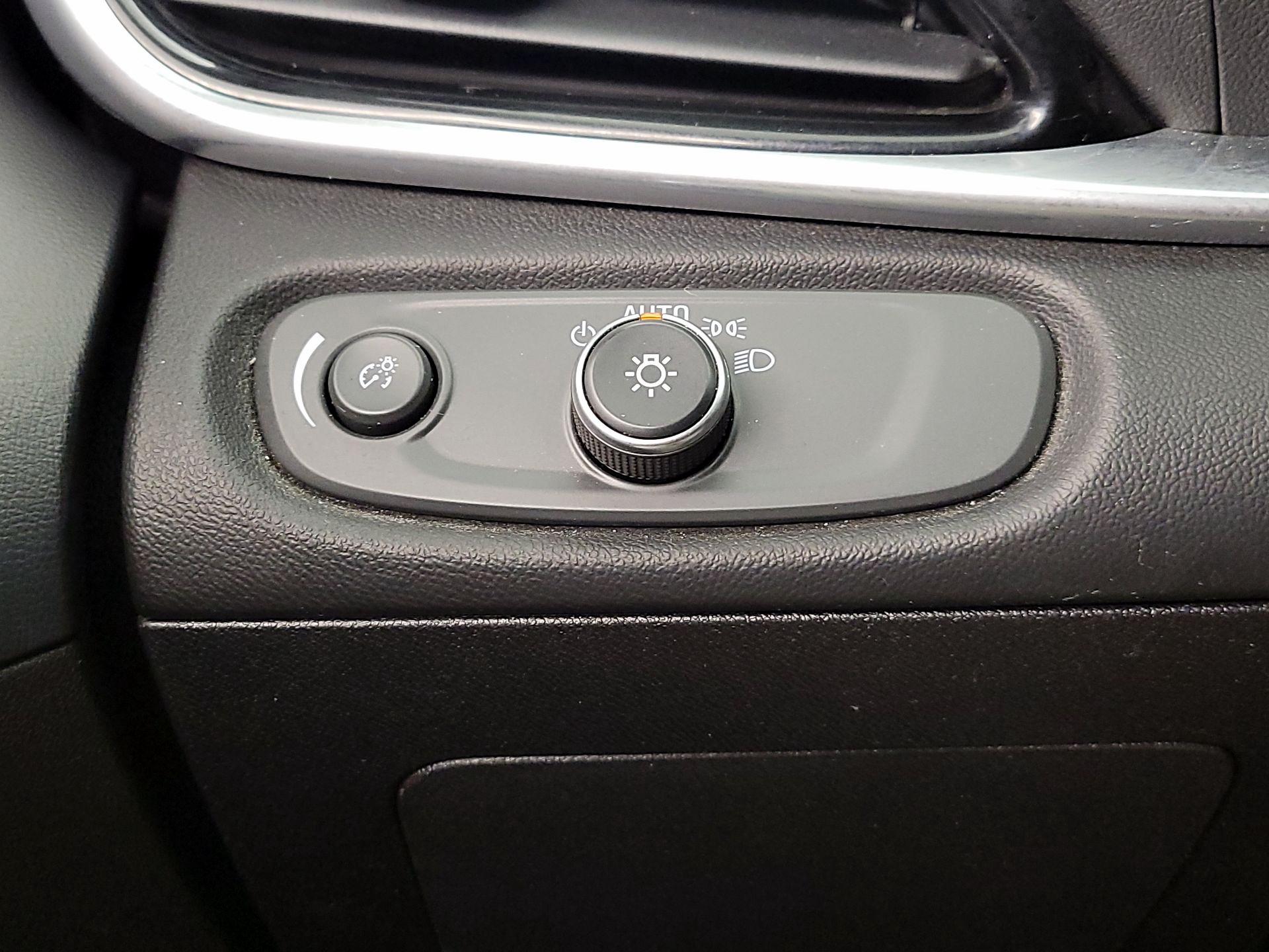 Thumbnail: 2017 Chevrolet Volt - 13