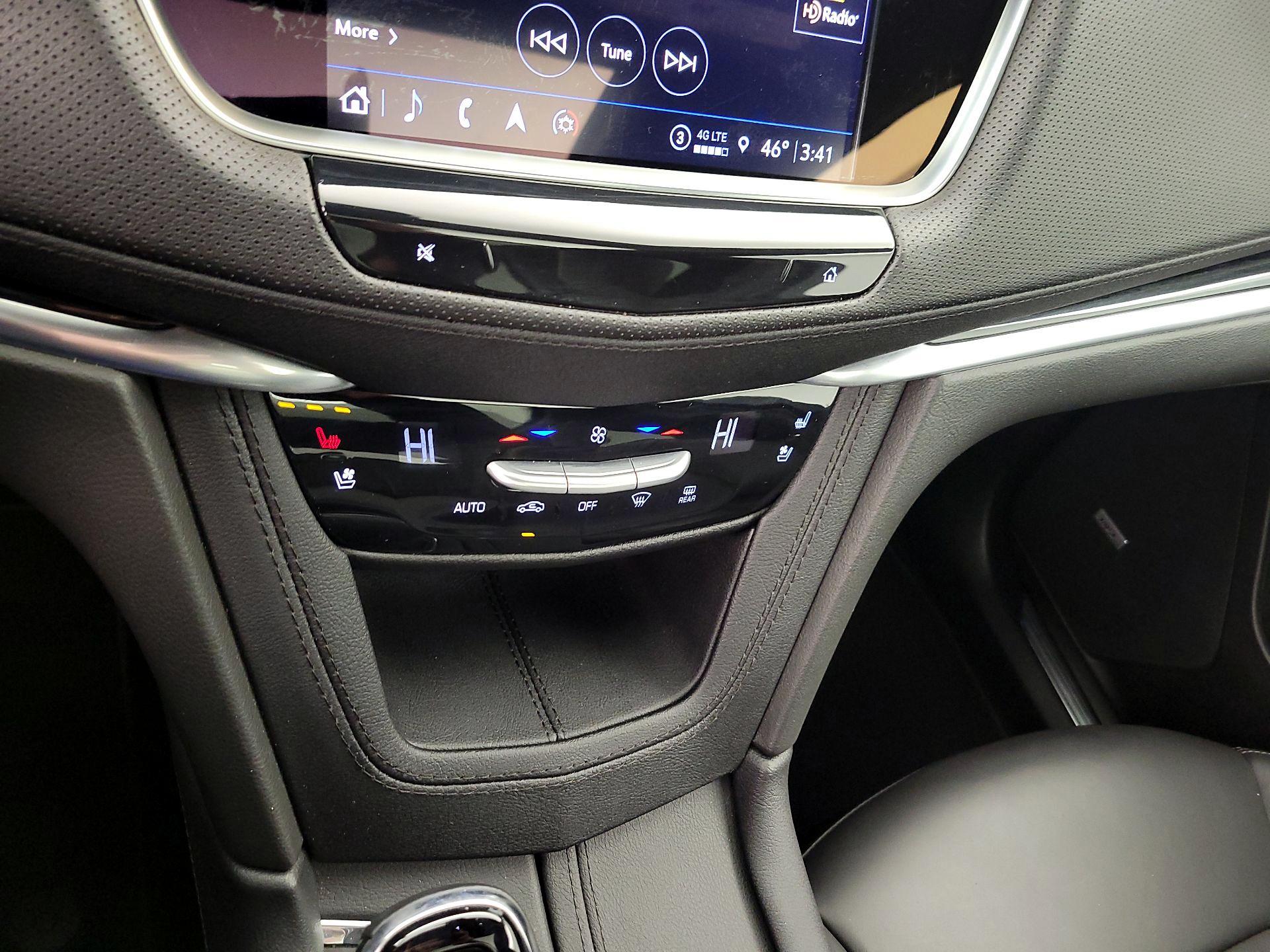 Thumbnail: 2024 Cadillac XT5 - 17