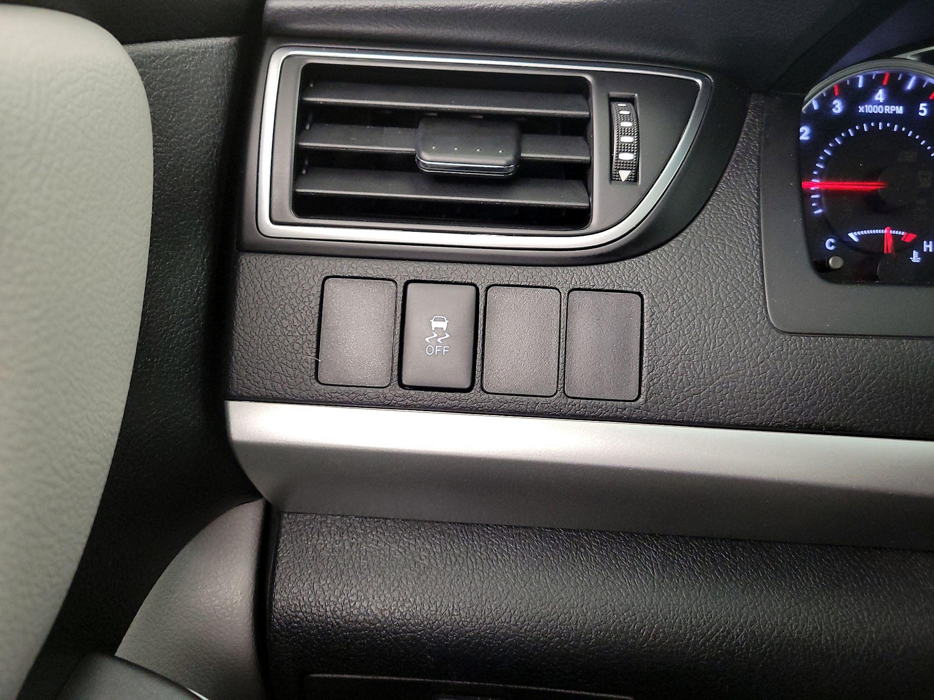 Thumbnail: 2015 Toyota Camry - 13