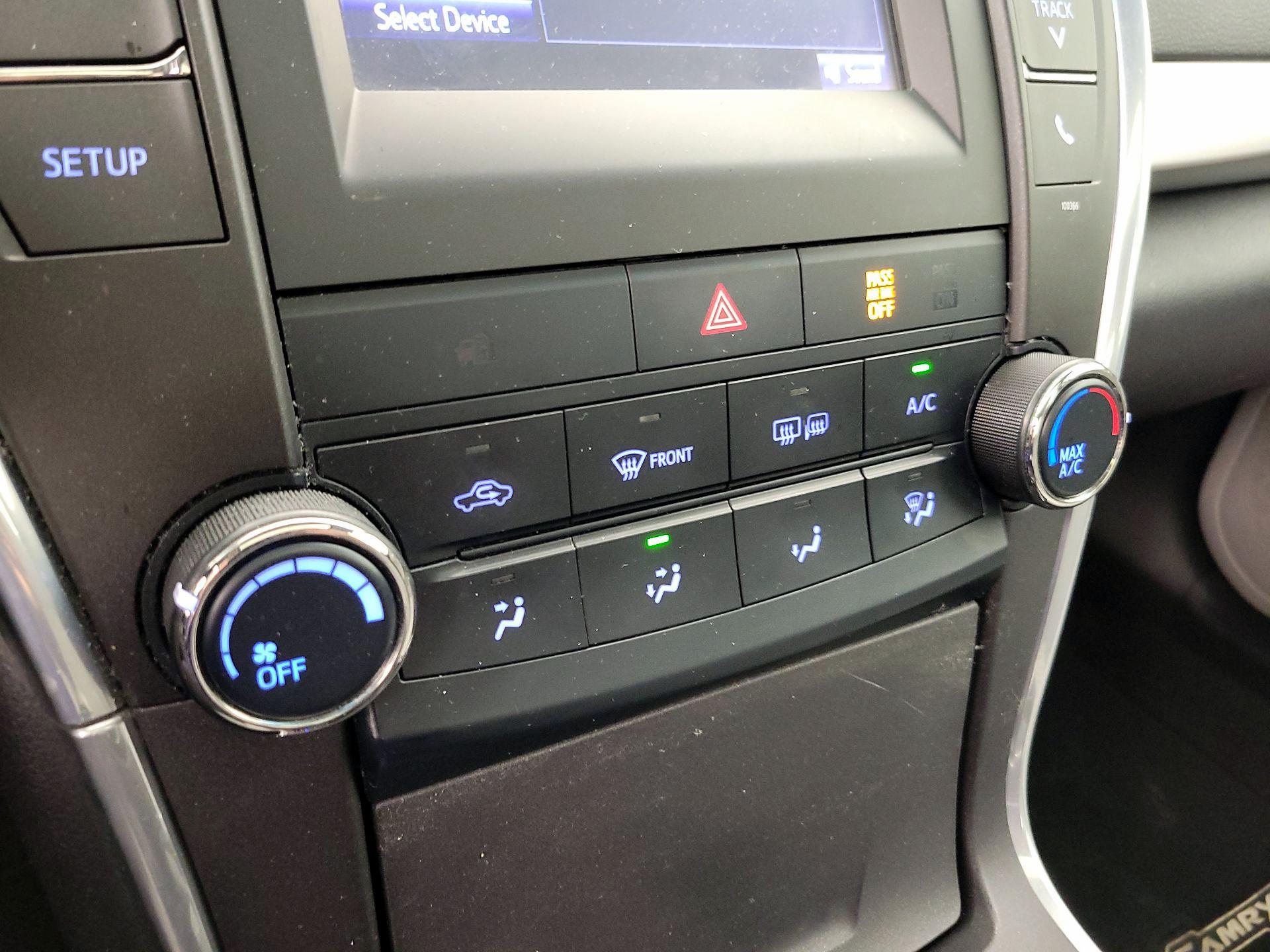 Thumbnail: 2015 Toyota Camry - 16