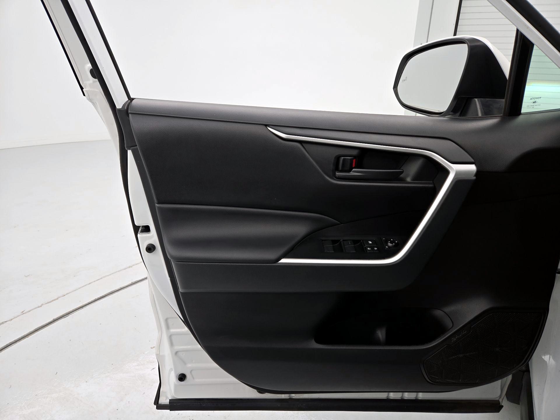 Thumbnail: 2023 Toyota RAV4 - 12