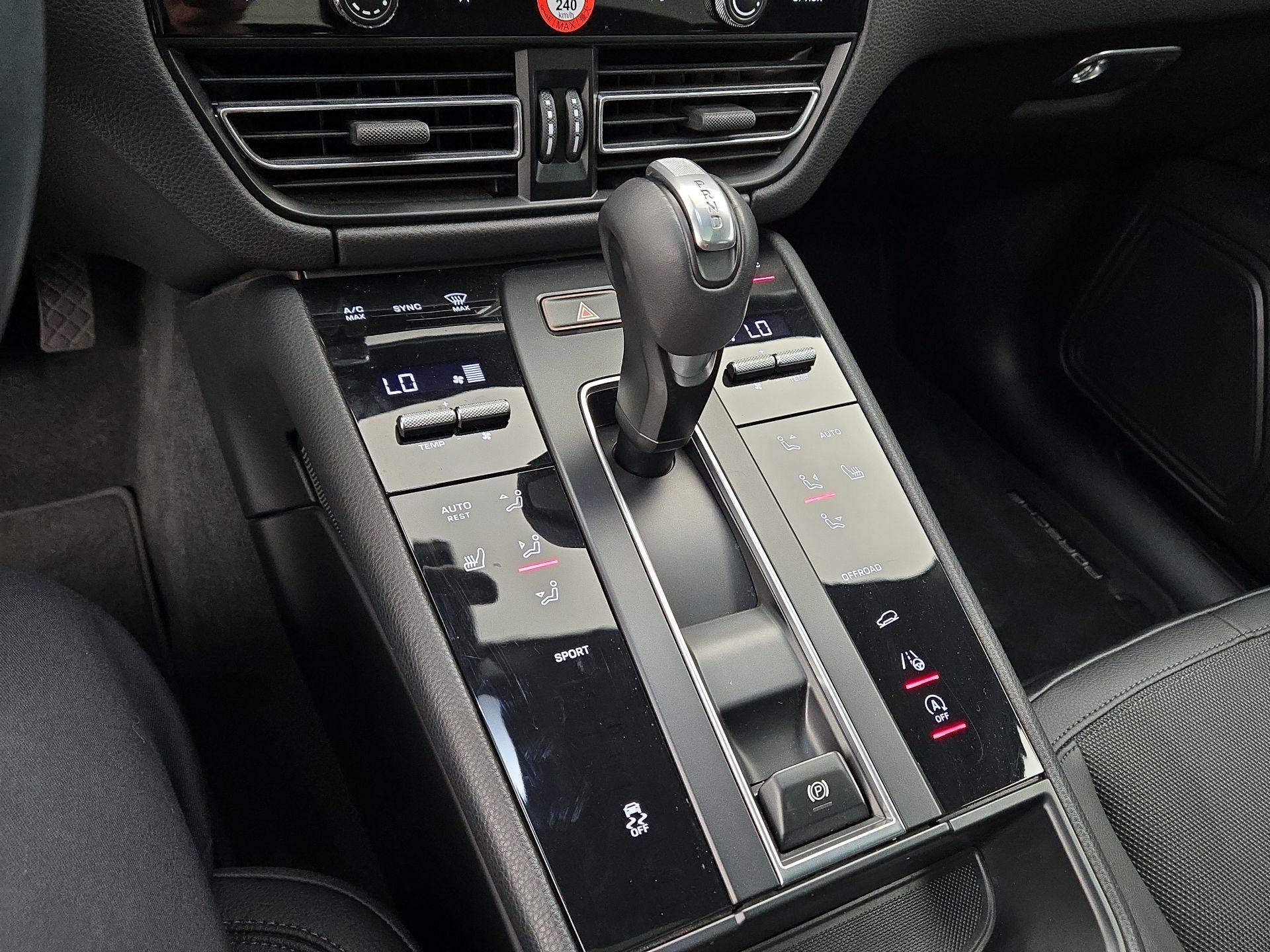 Thumbnail: 2023 Porsche Macan - 17