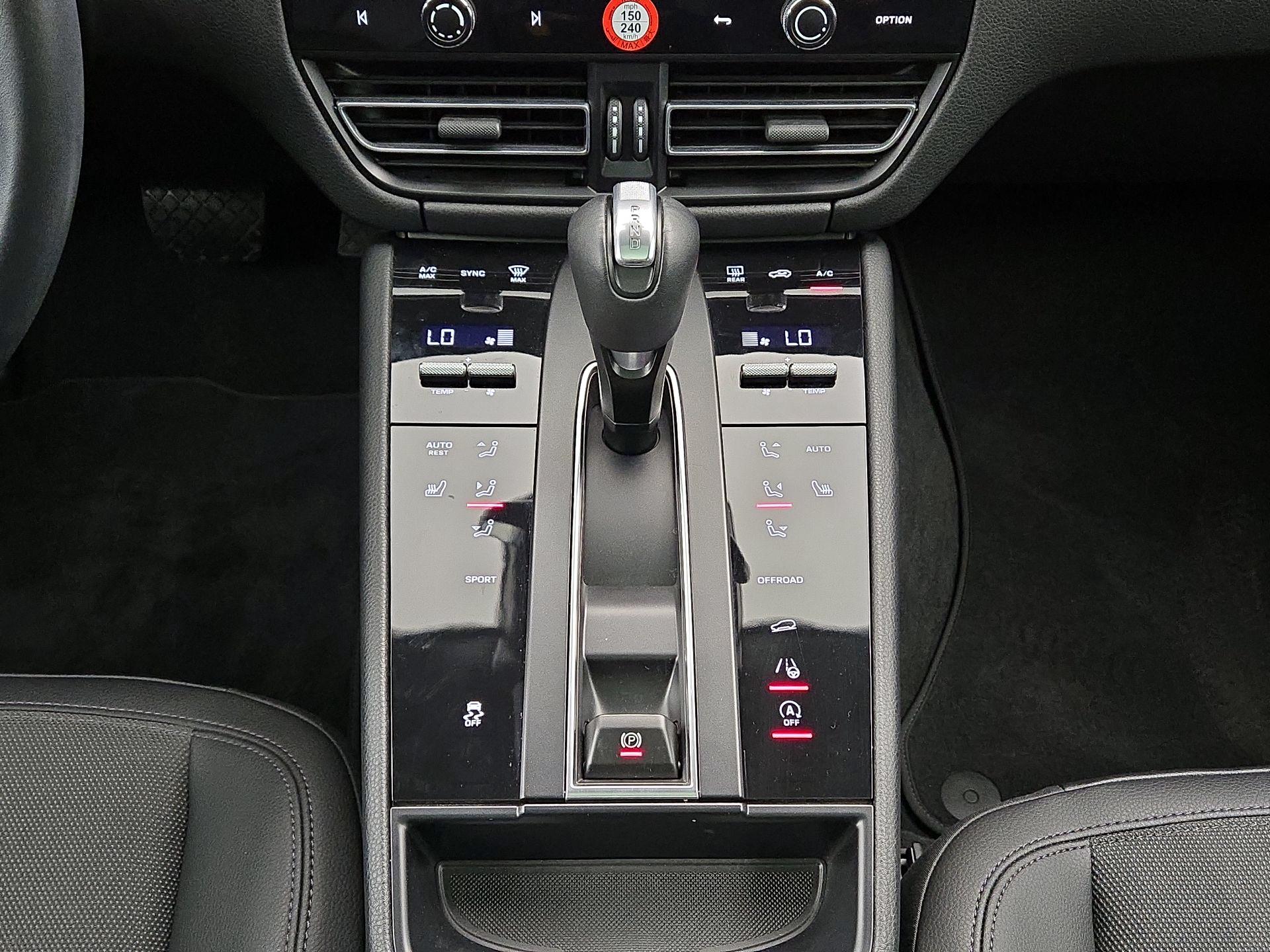 Thumbnail: 2023 Porsche Macan - 18