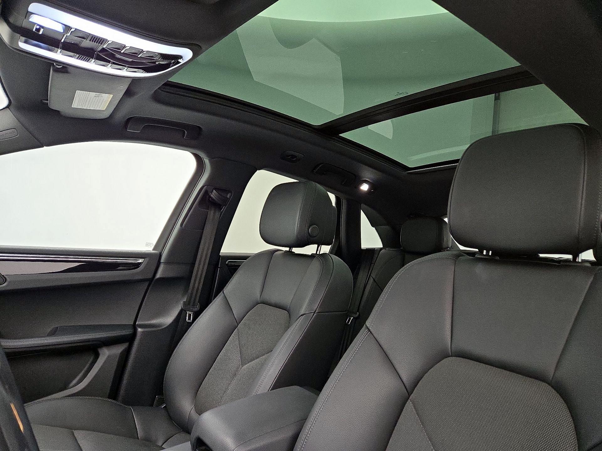 Thumbnail: 2023 Porsche Macan - 20