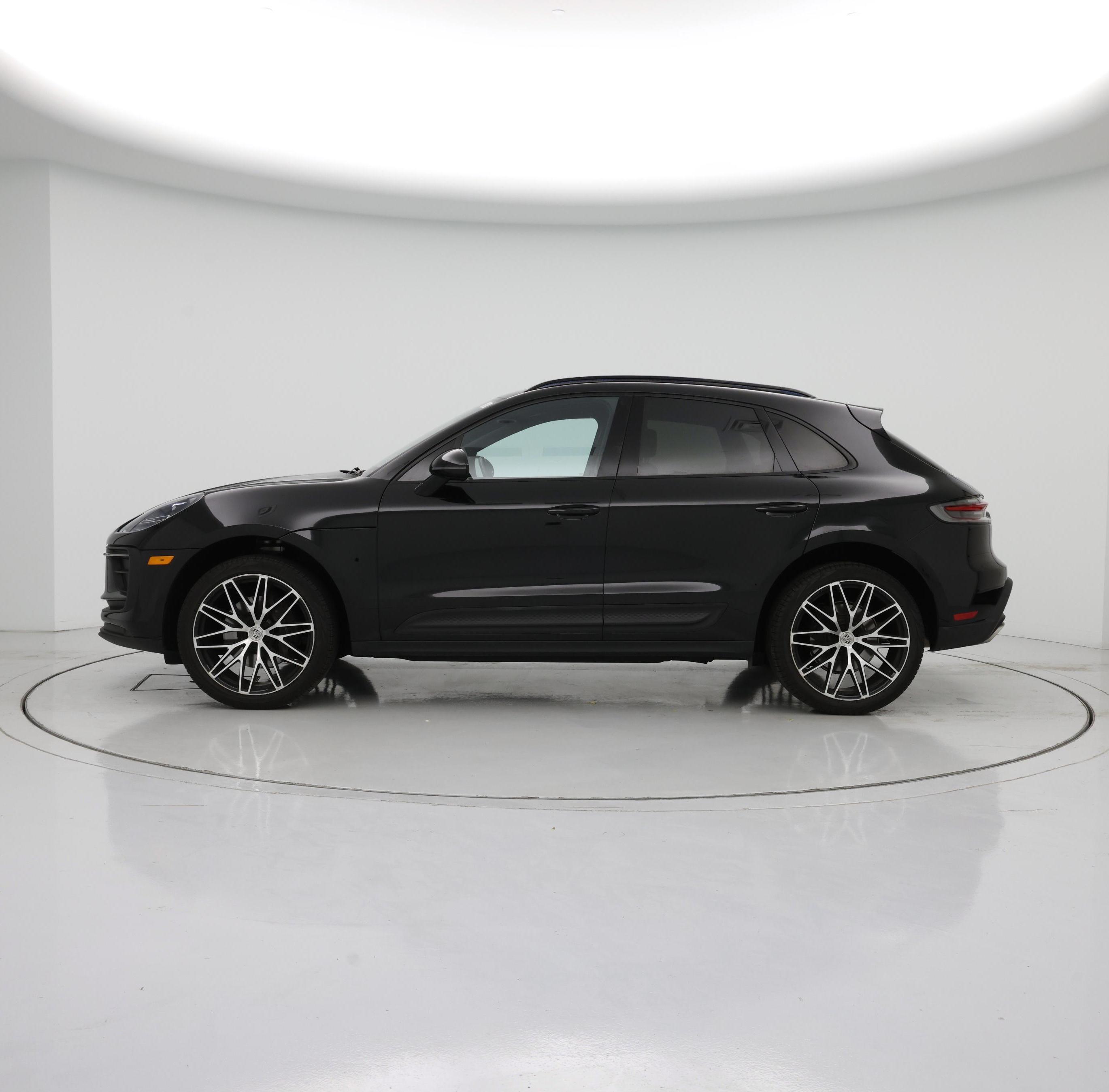 Thumbnail: 2023 Porsche Macan - 3