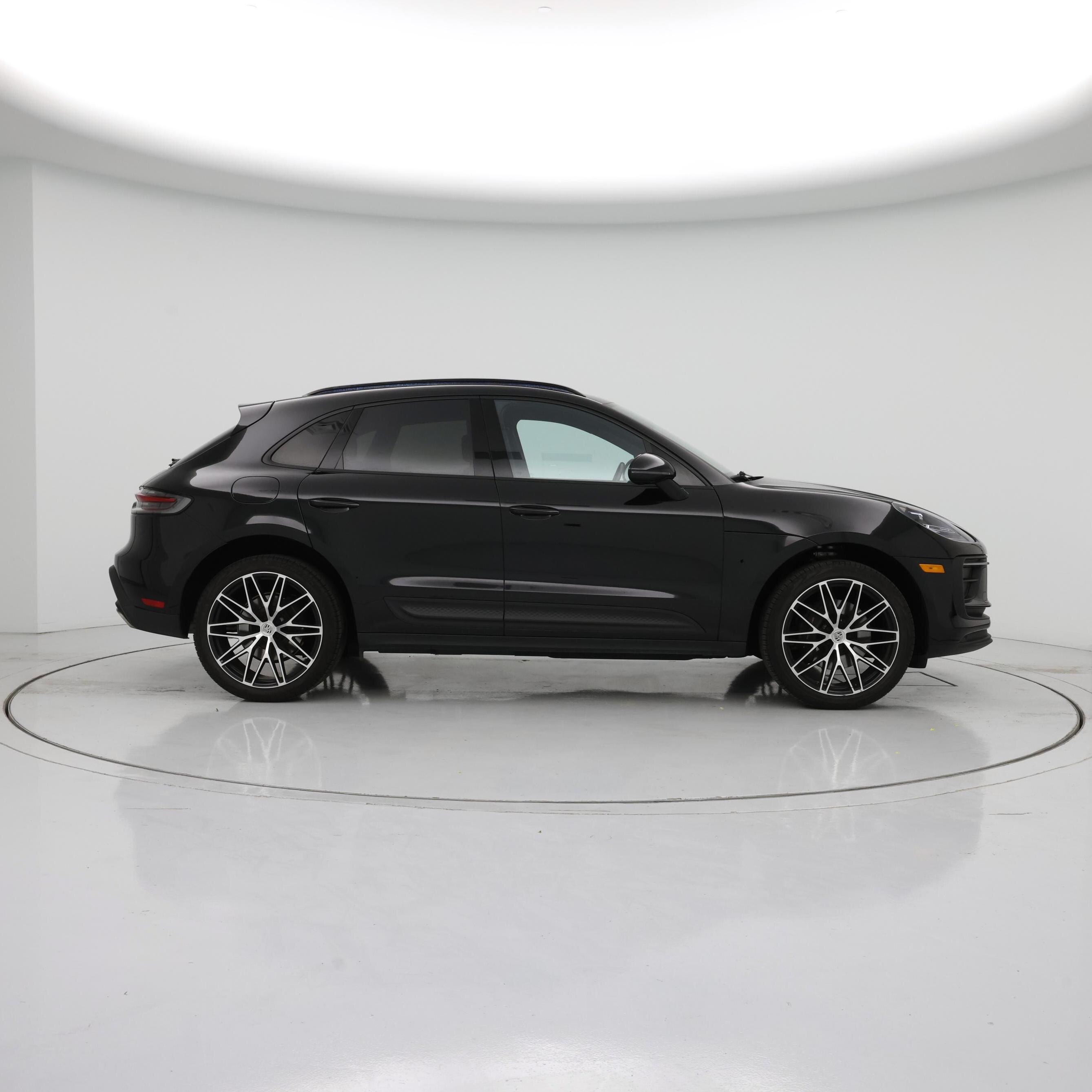 Thumbnail: 2023 Porsche Macan - 7