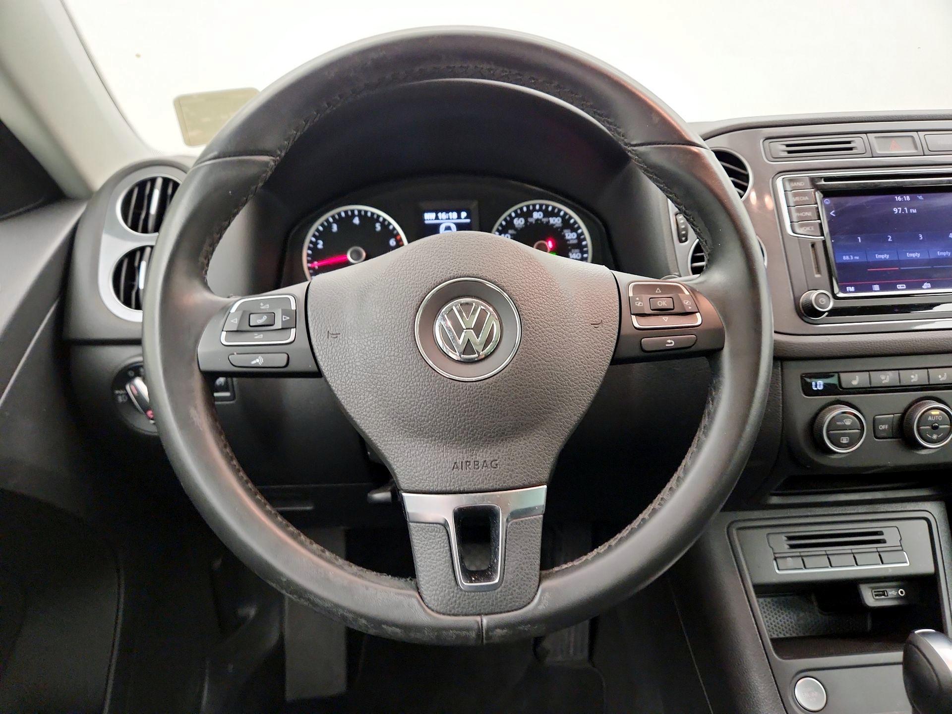Thumbnail: 2016 Volkswagen Tiguan - 10