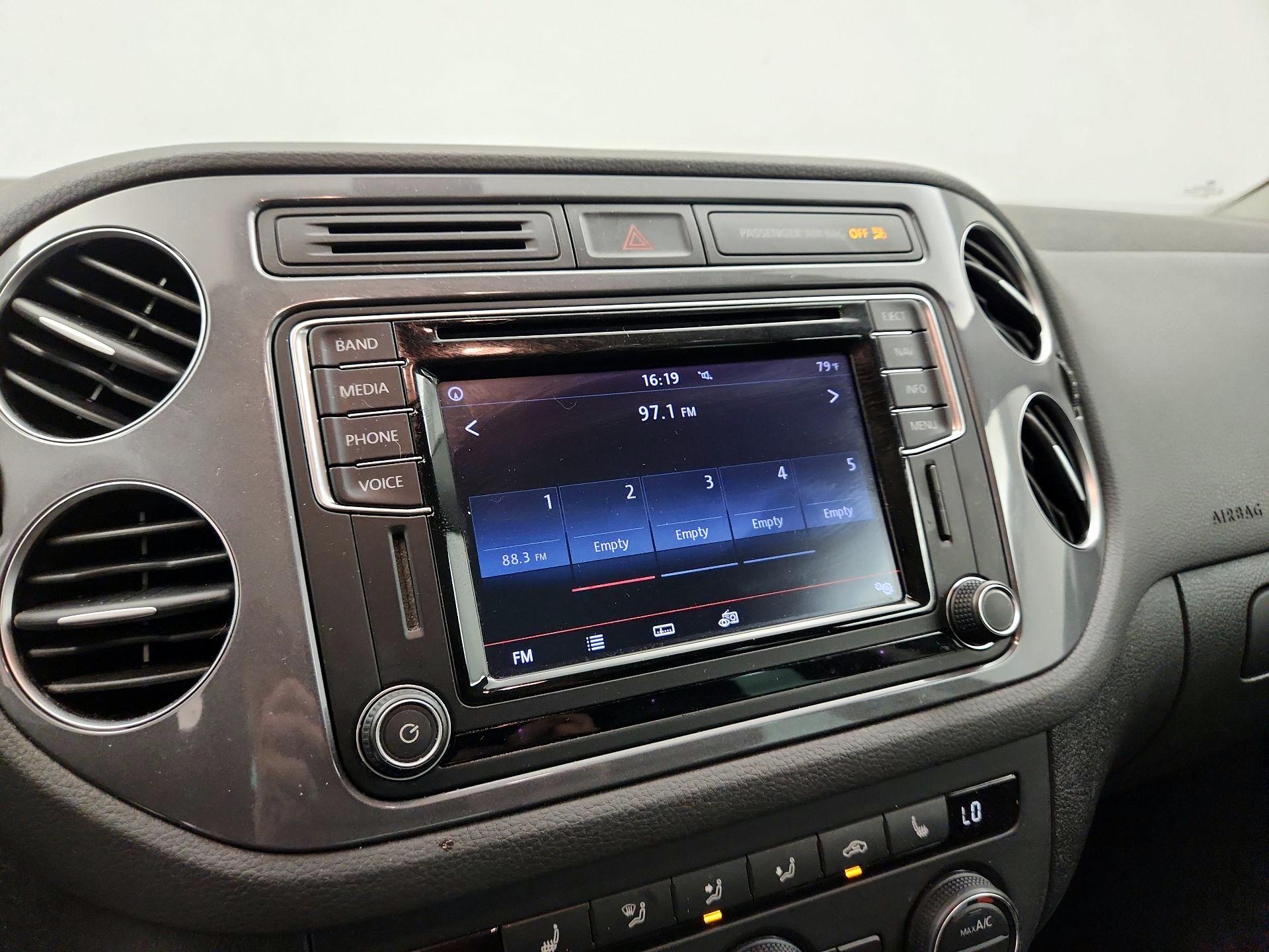 Thumbnail: 2016 Volkswagen Tiguan - 15