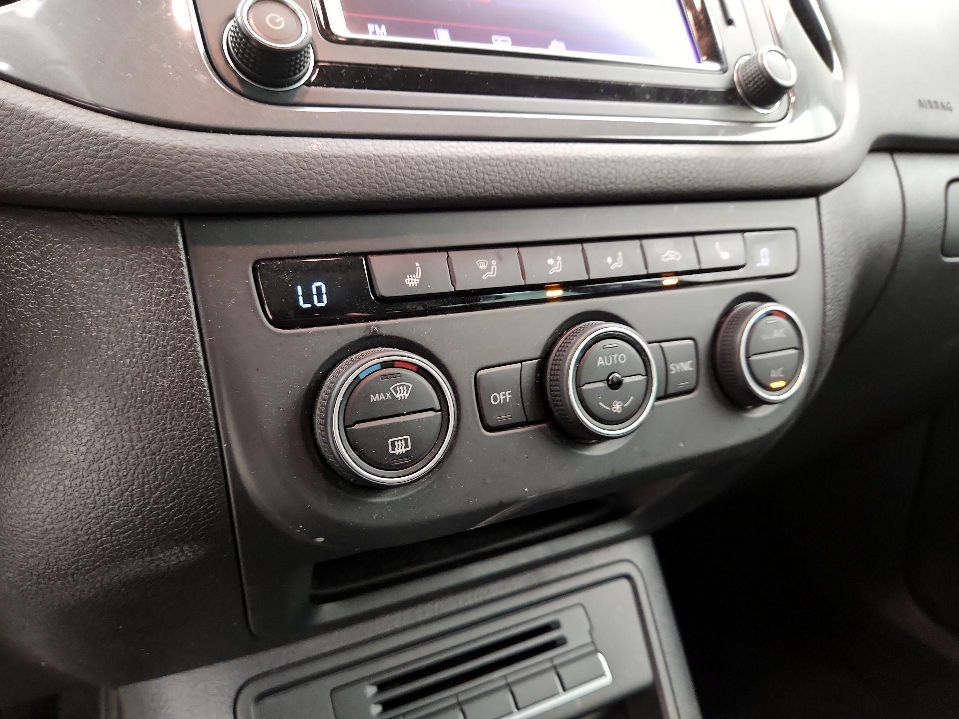 Thumbnail: 2016 Volkswagen Tiguan - 16