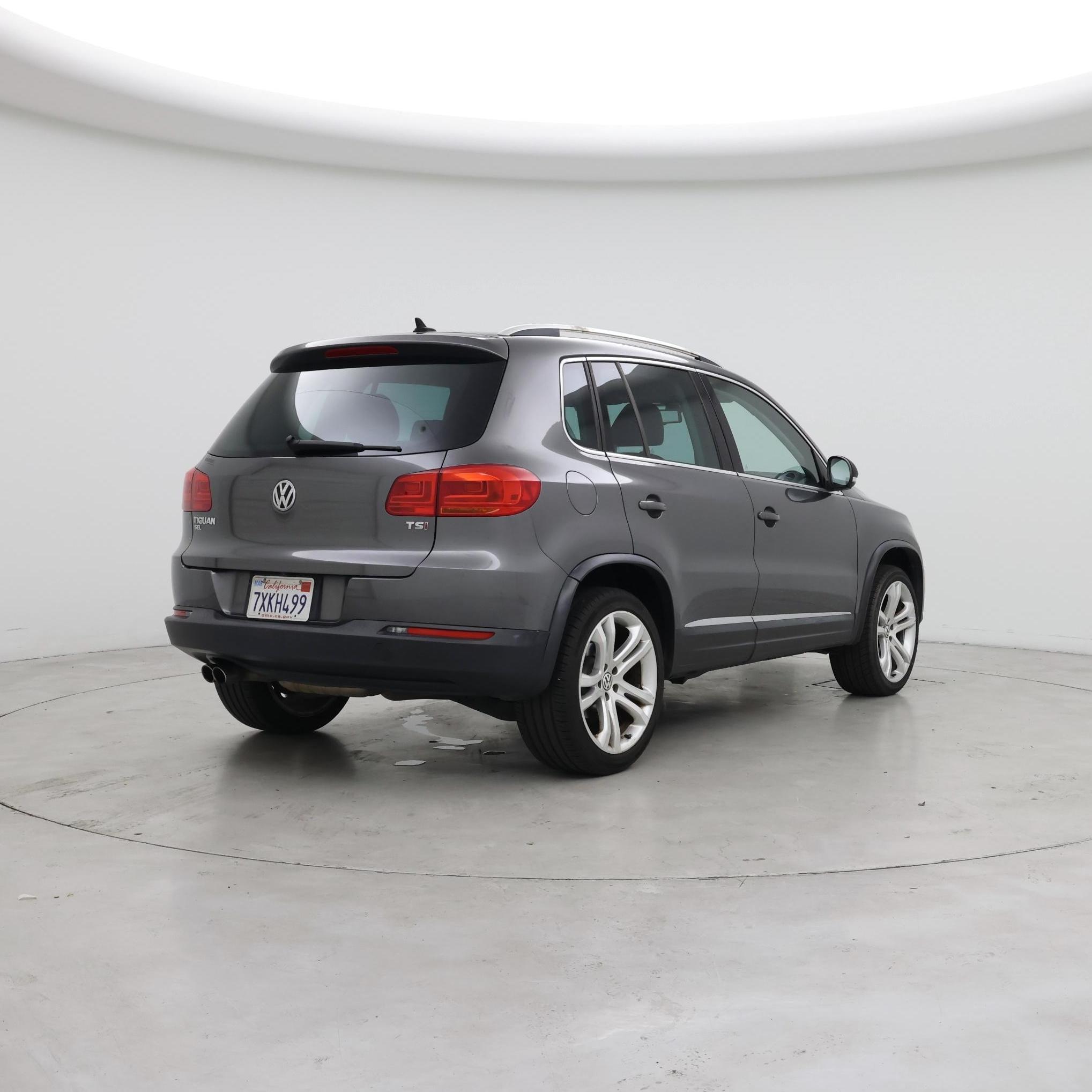 Thumbnail: 2016 Volkswagen Tiguan - 8
