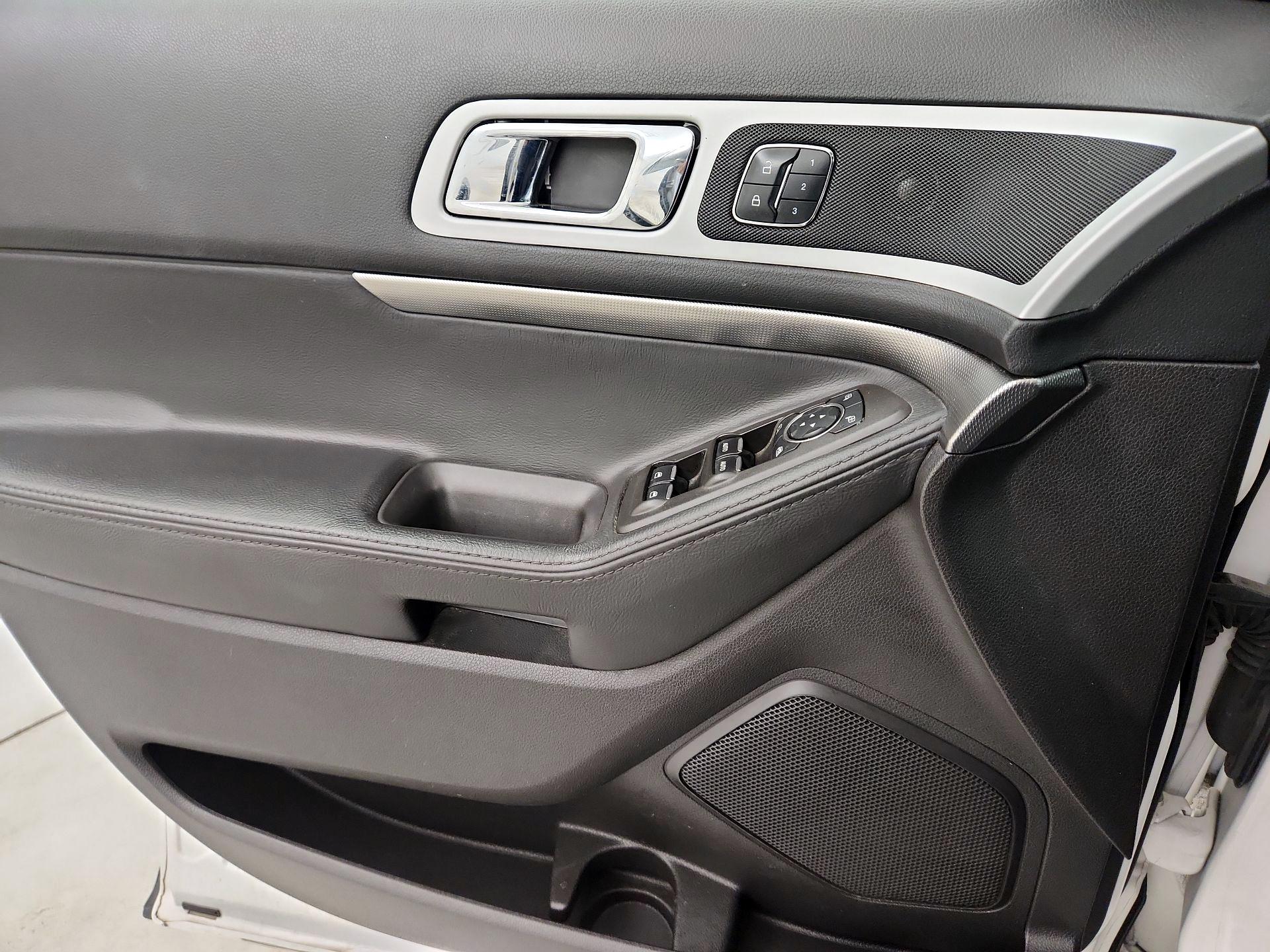 Thumbnail: 2015 Ford Explorer - 12