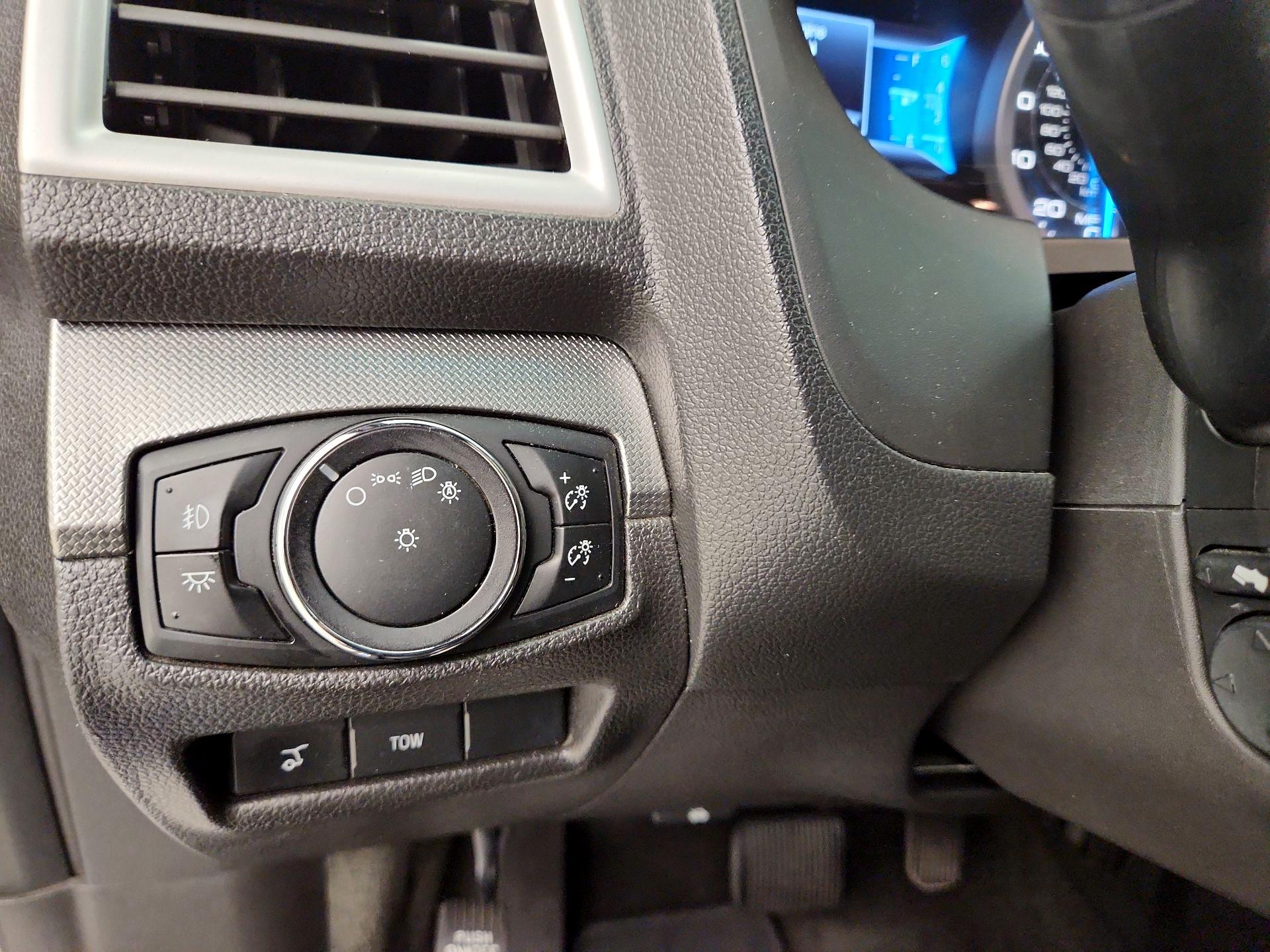 Thumbnail: 2015 Ford Explorer - 13