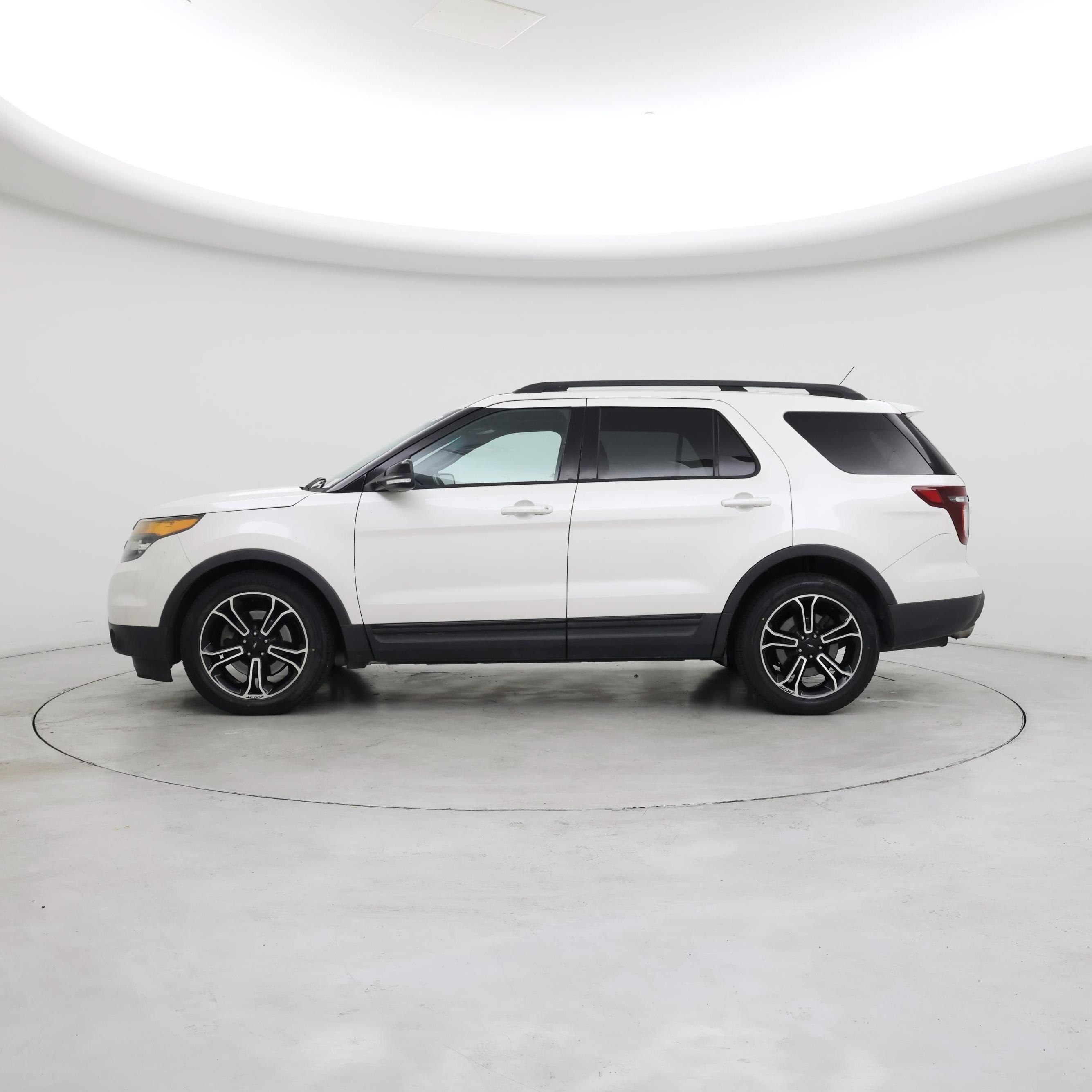 Thumbnail: 2015 Ford Explorer - 3