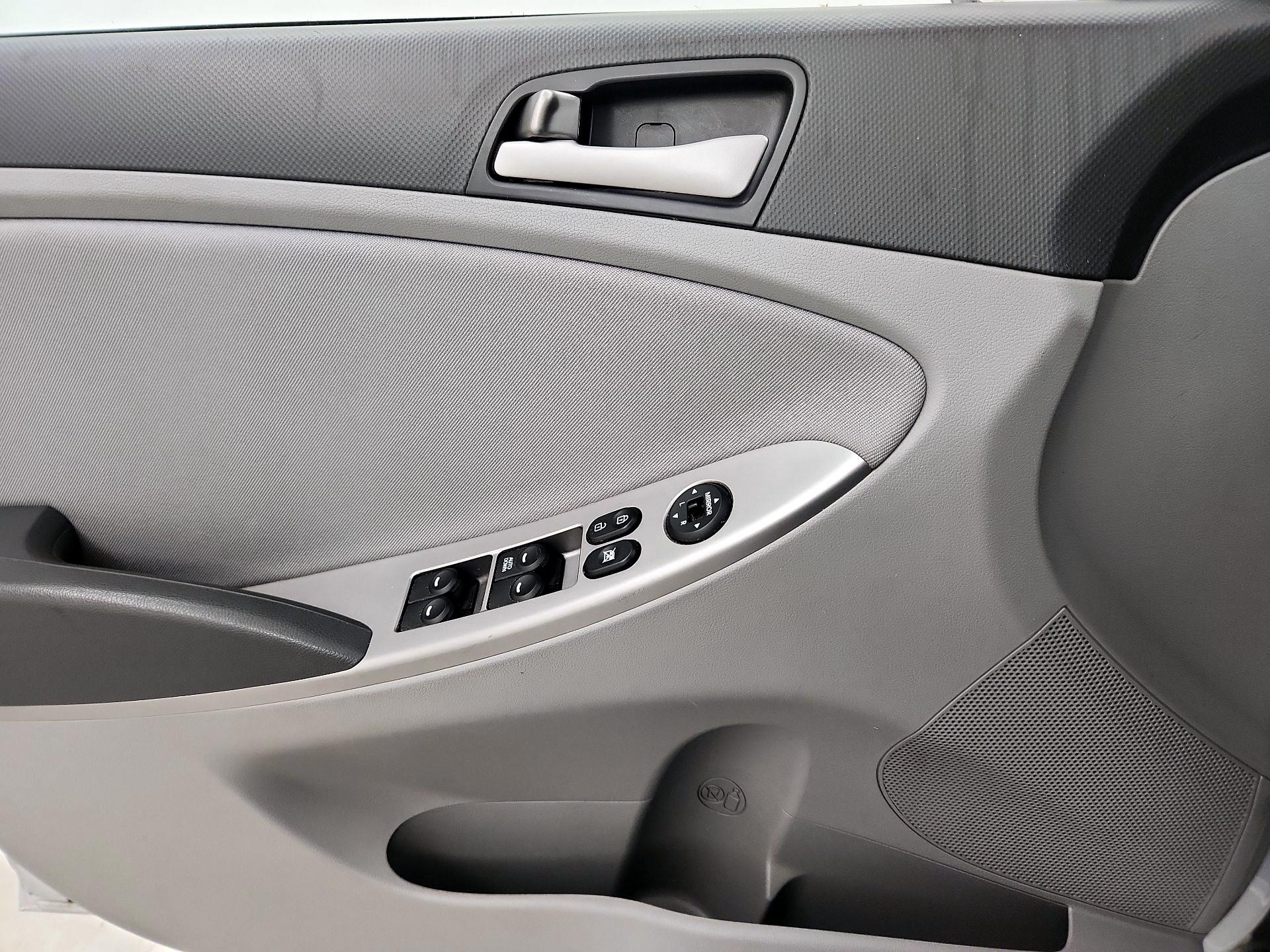 Thumbnail: 2015 Hyundai Accent - 12