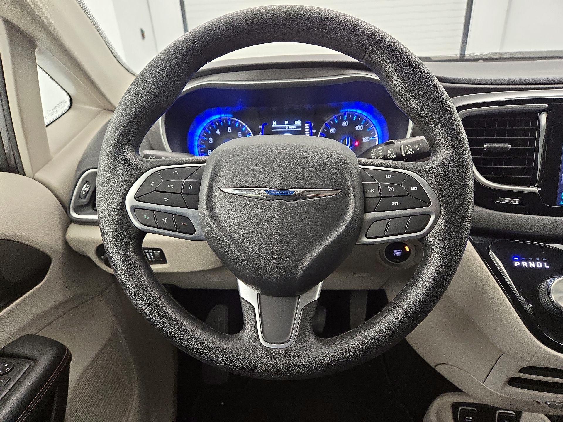 Thumbnail: 2020 Chrysler Pacifica - 10