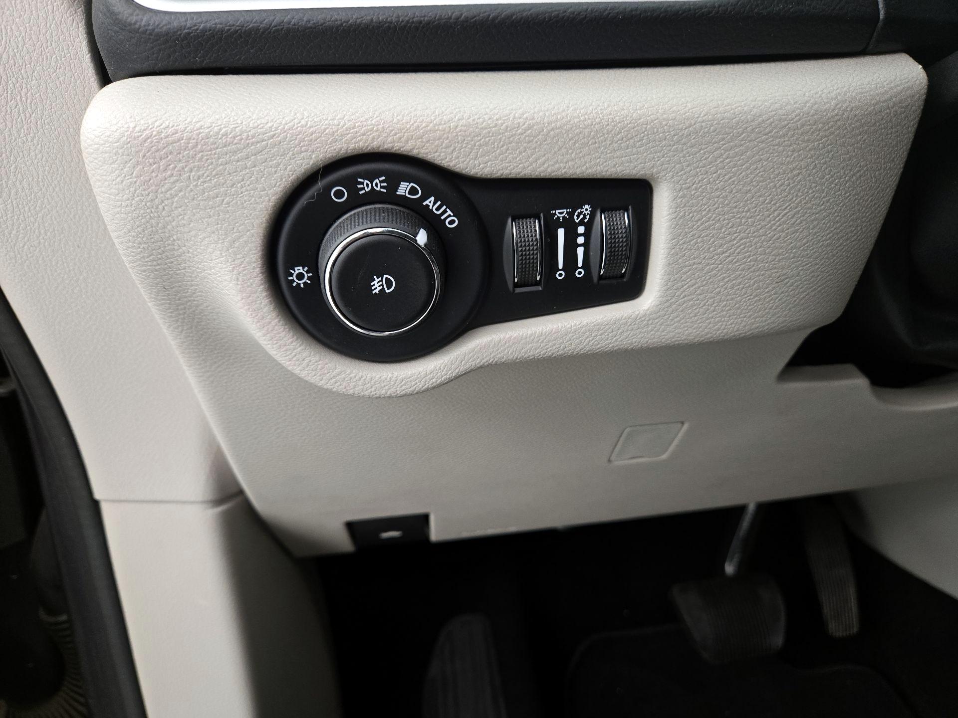 Thumbnail: 2020 Chrysler Pacifica - 13