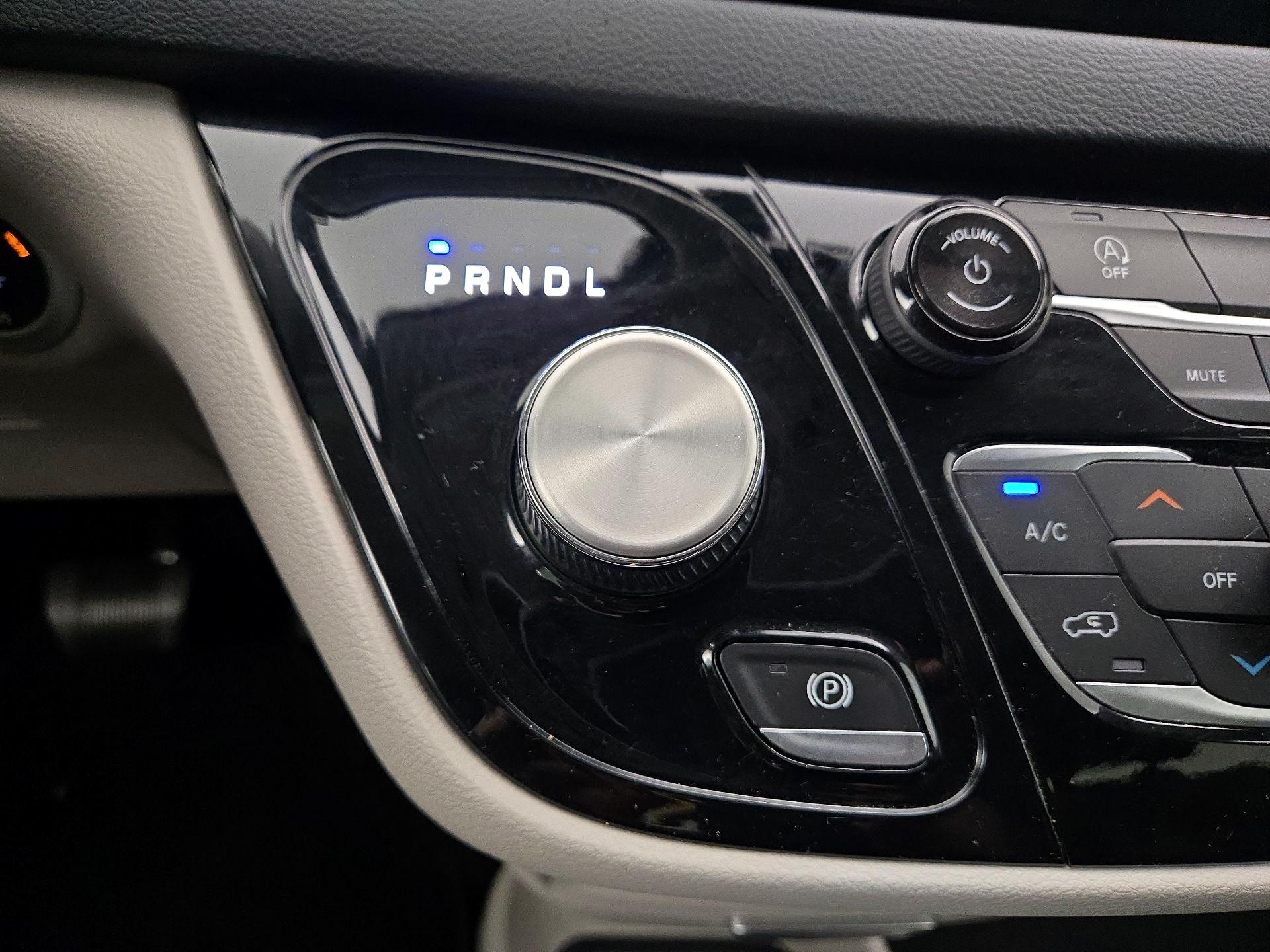 Thumbnail: 2020 Chrysler Pacifica - 18