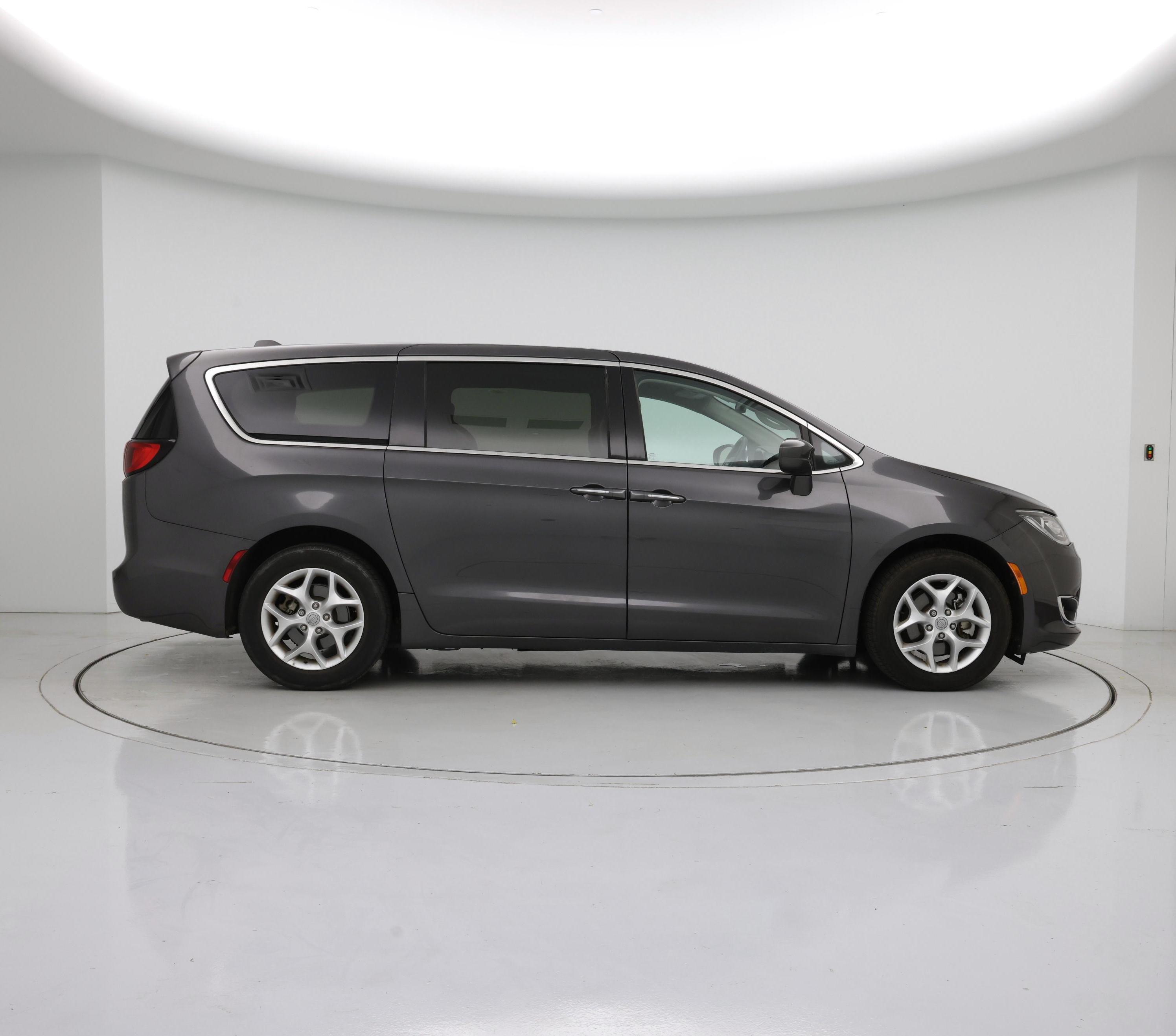 Thumbnail: 2020 Chrysler Pacifica - 7