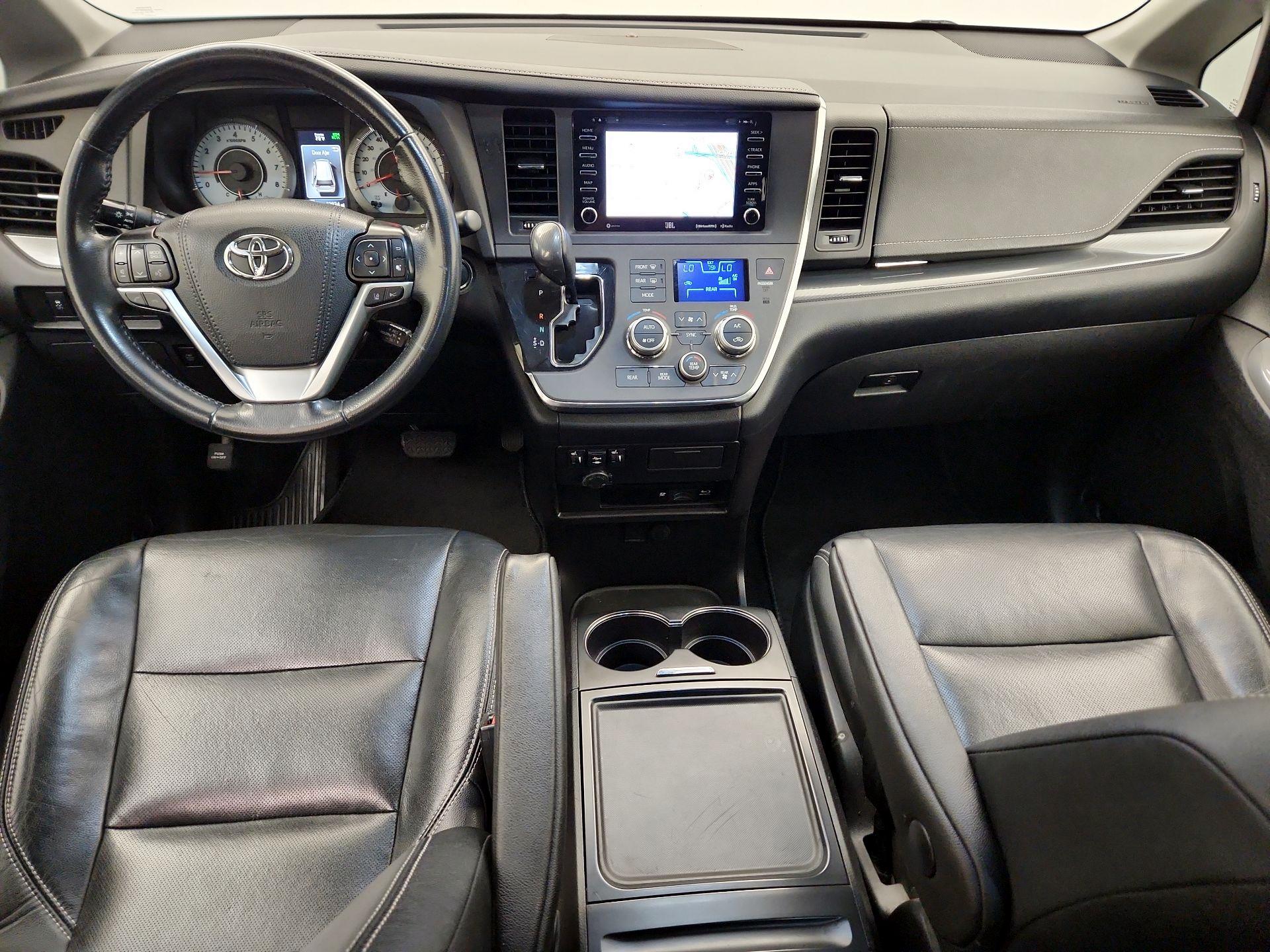 Thumbnail: 2019 Toyota Sienna - 9