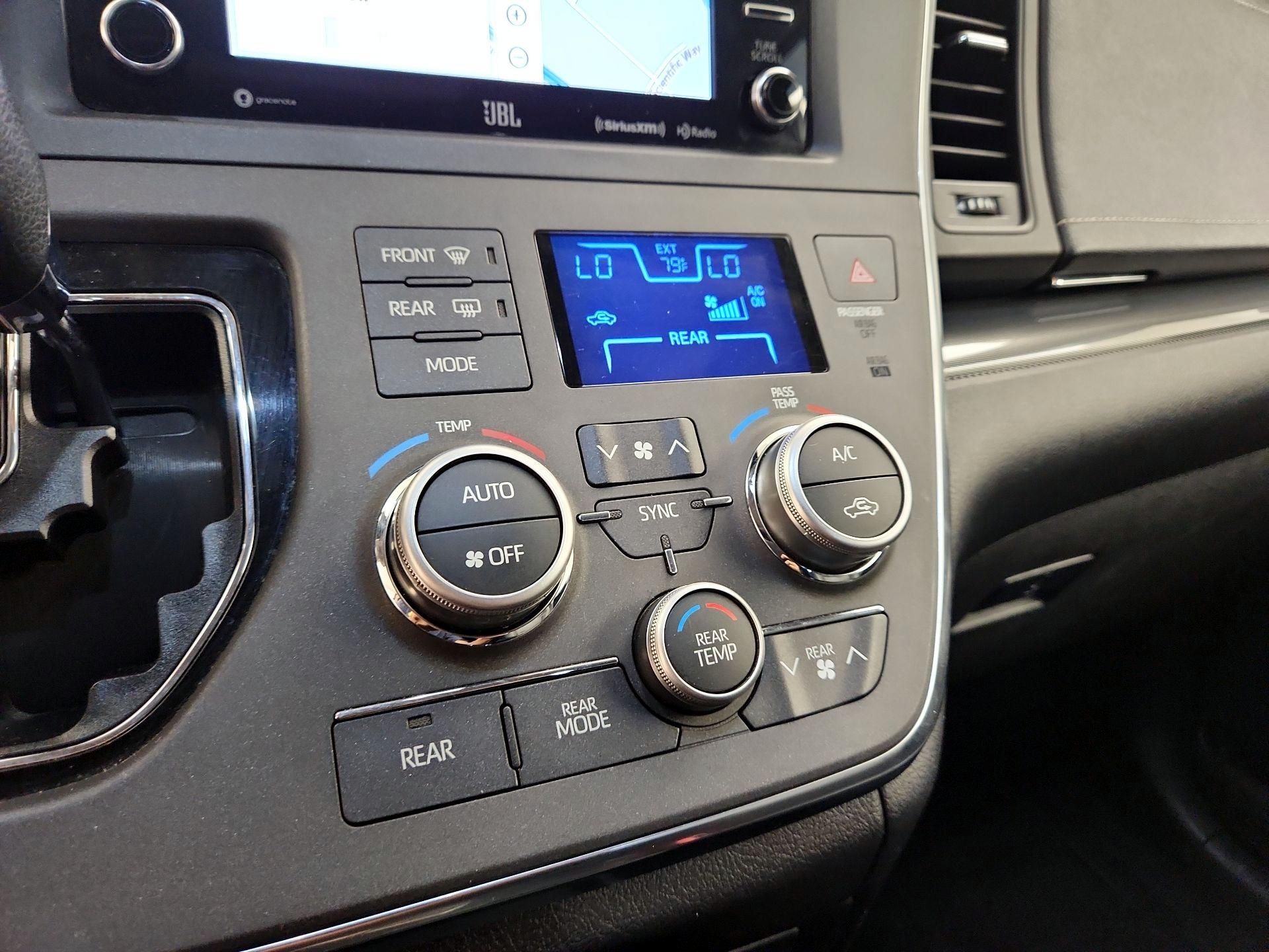 Thumbnail: 2019 Toyota Sienna - 17