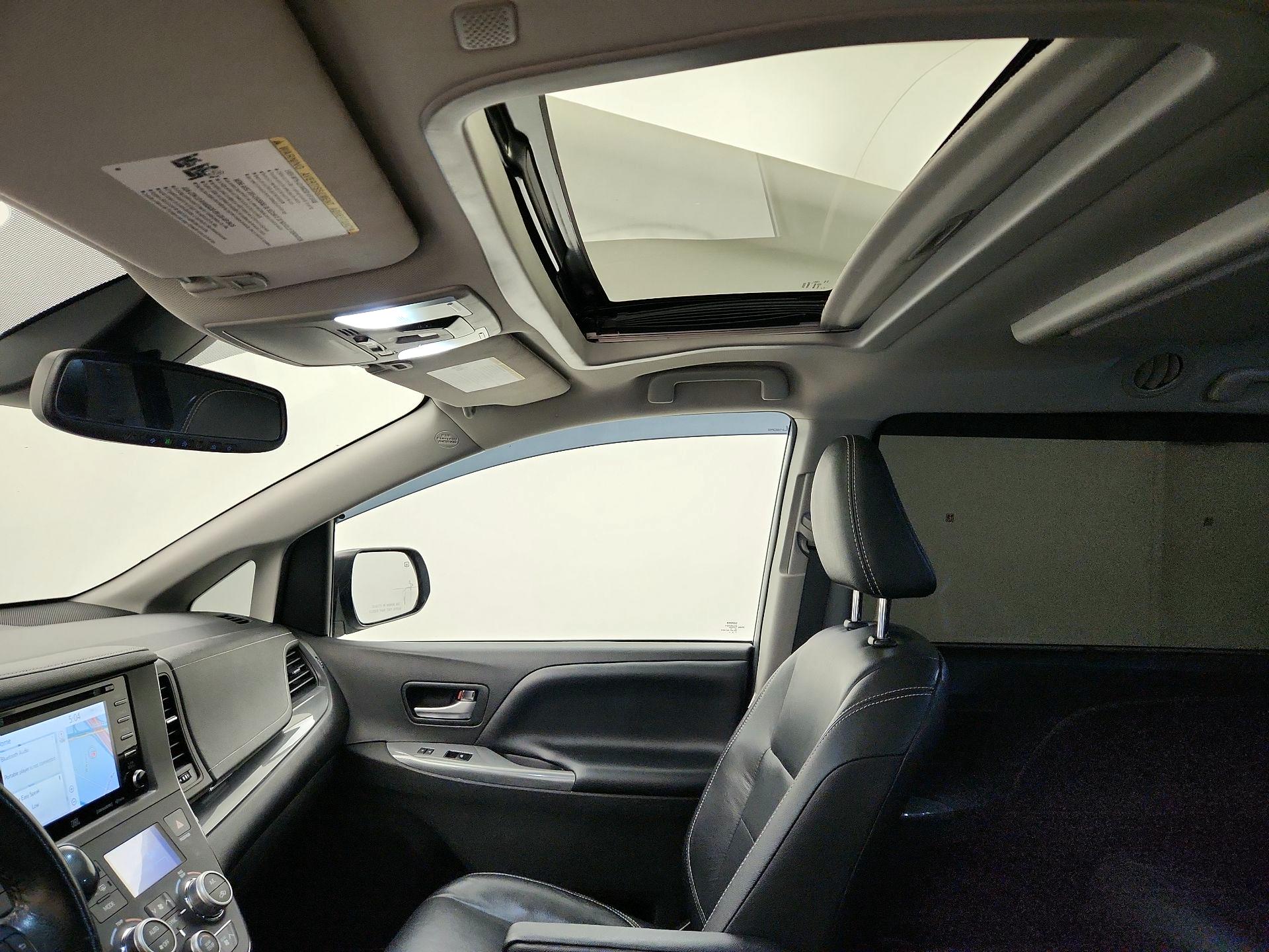 Thumbnail: 2019 Toyota Sienna - 20
