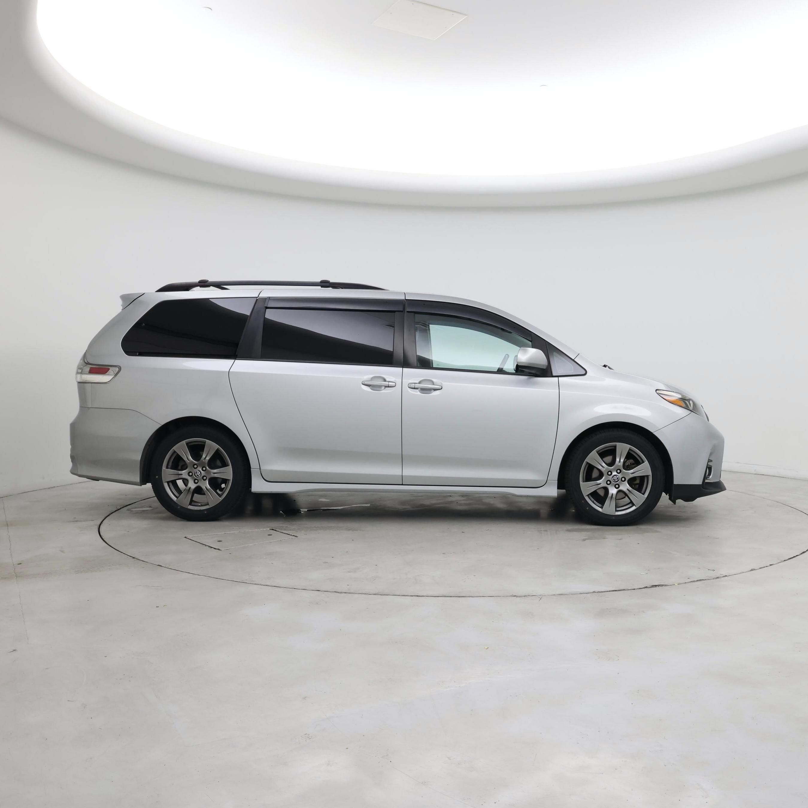 Thumbnail: 2019 Toyota Sienna - 7