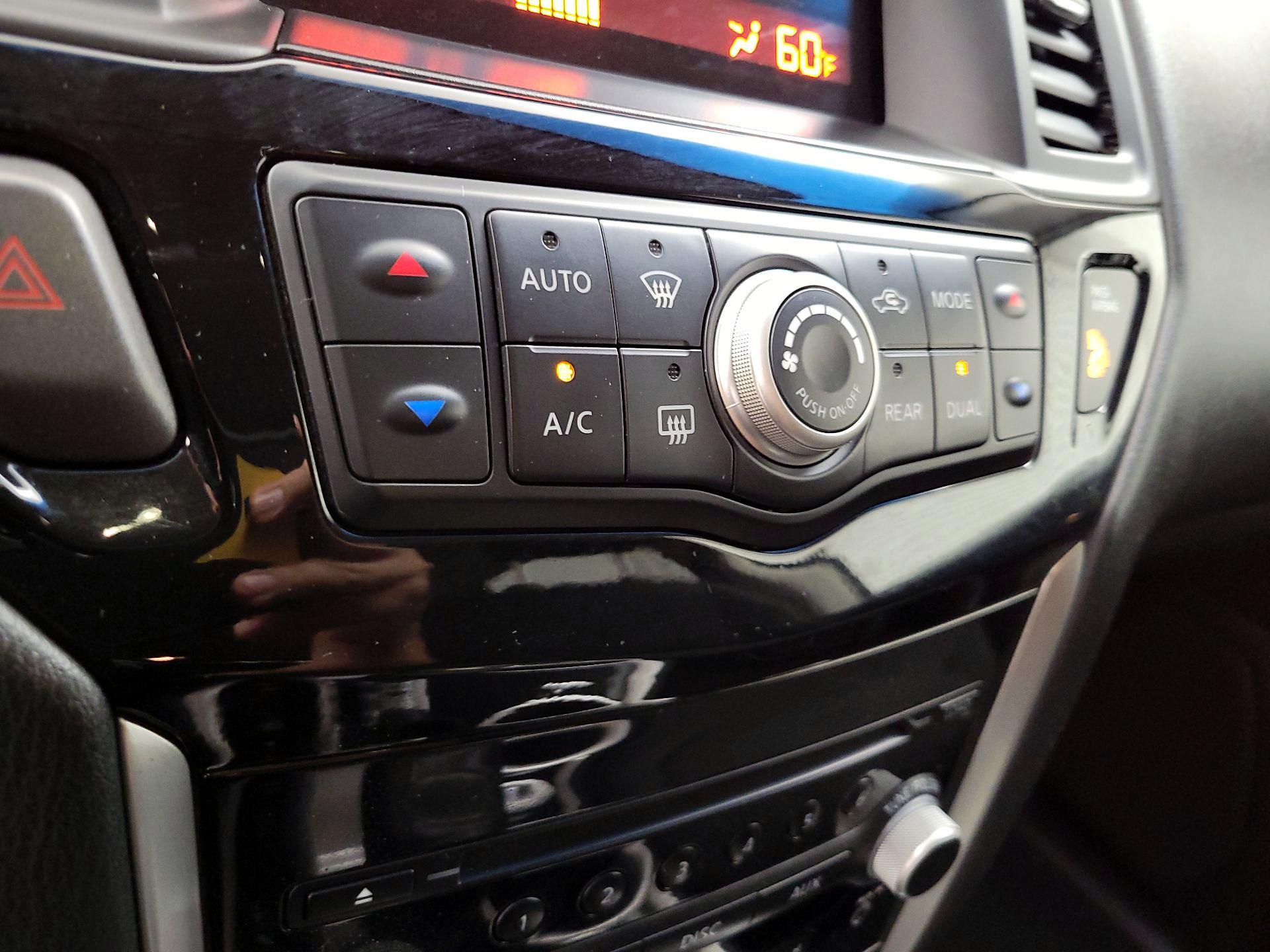 Thumbnail: 2014 Nissan Pathfinder - 15