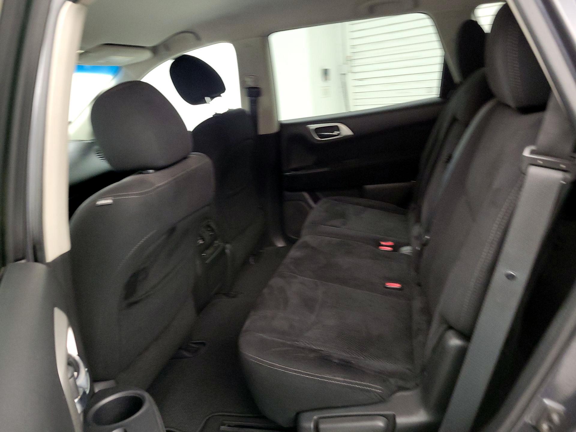 Thumbnail: 2014 Nissan Pathfinder - 17