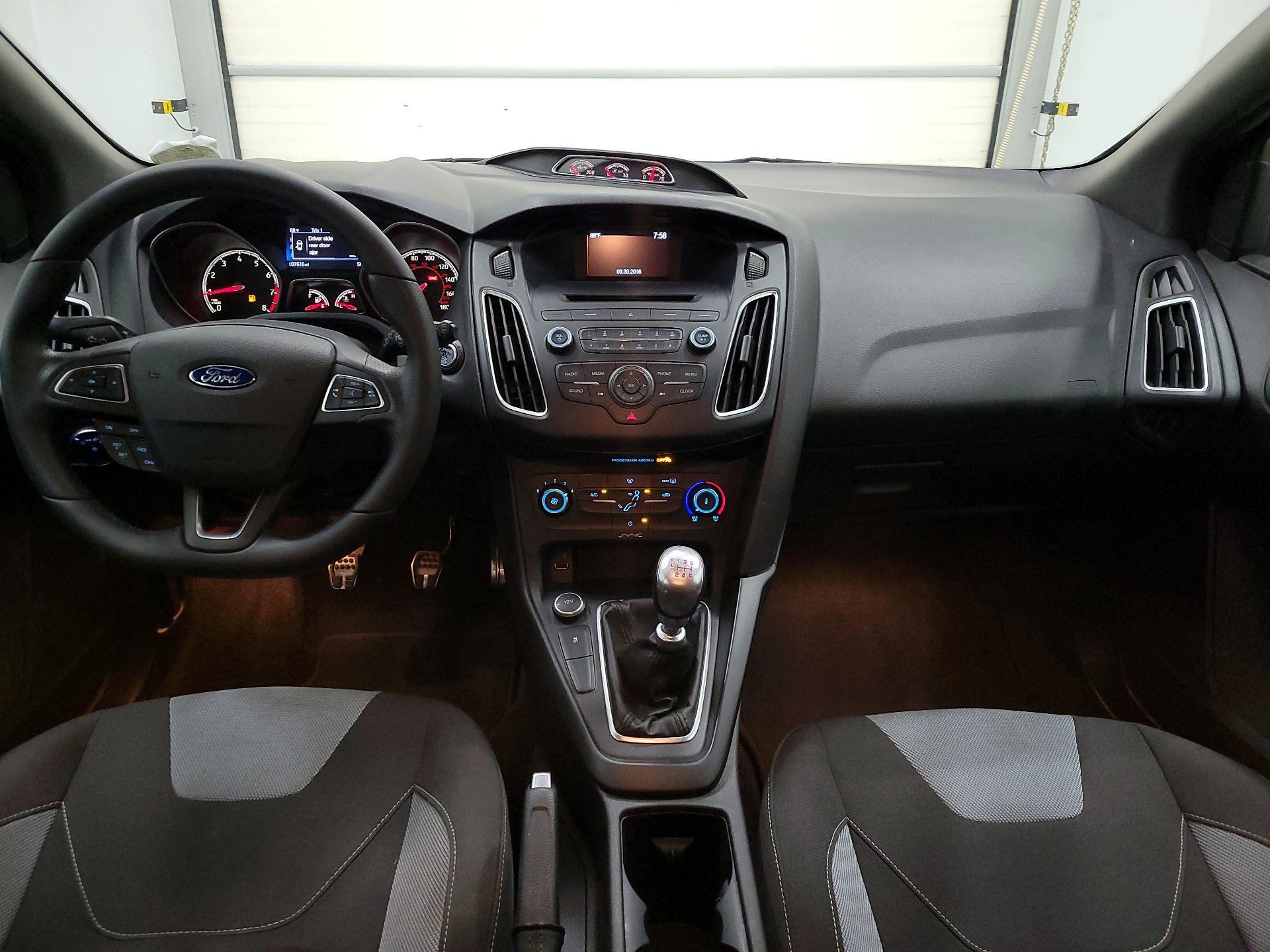 Thumbnail: 2015 Ford Focus - 9