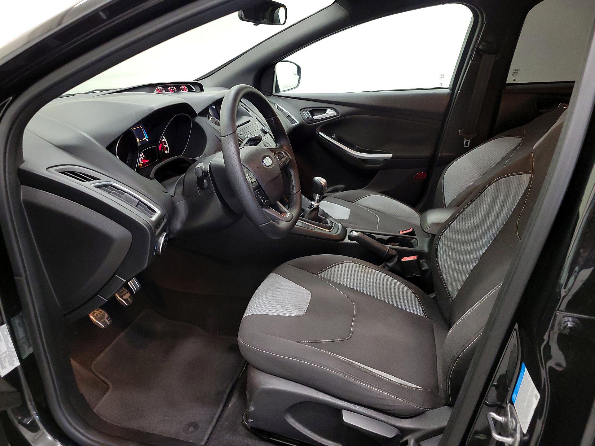 Thumbnail: 2015 Ford Focus - 11