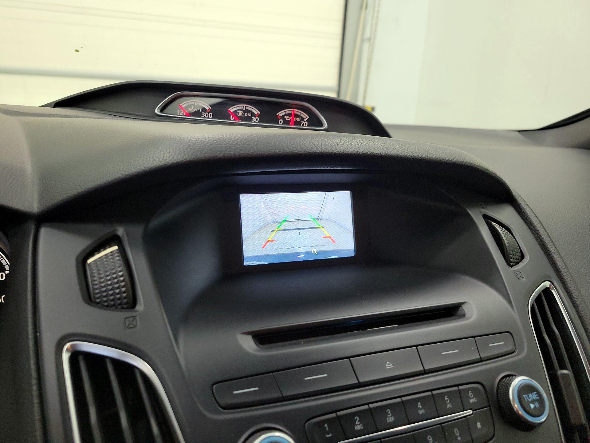 Thumbnail: 2015 Ford Focus - 14