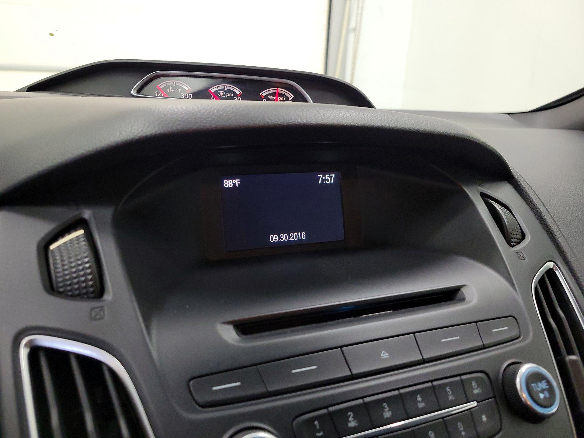 Thumbnail: 2015 Ford Focus - 15